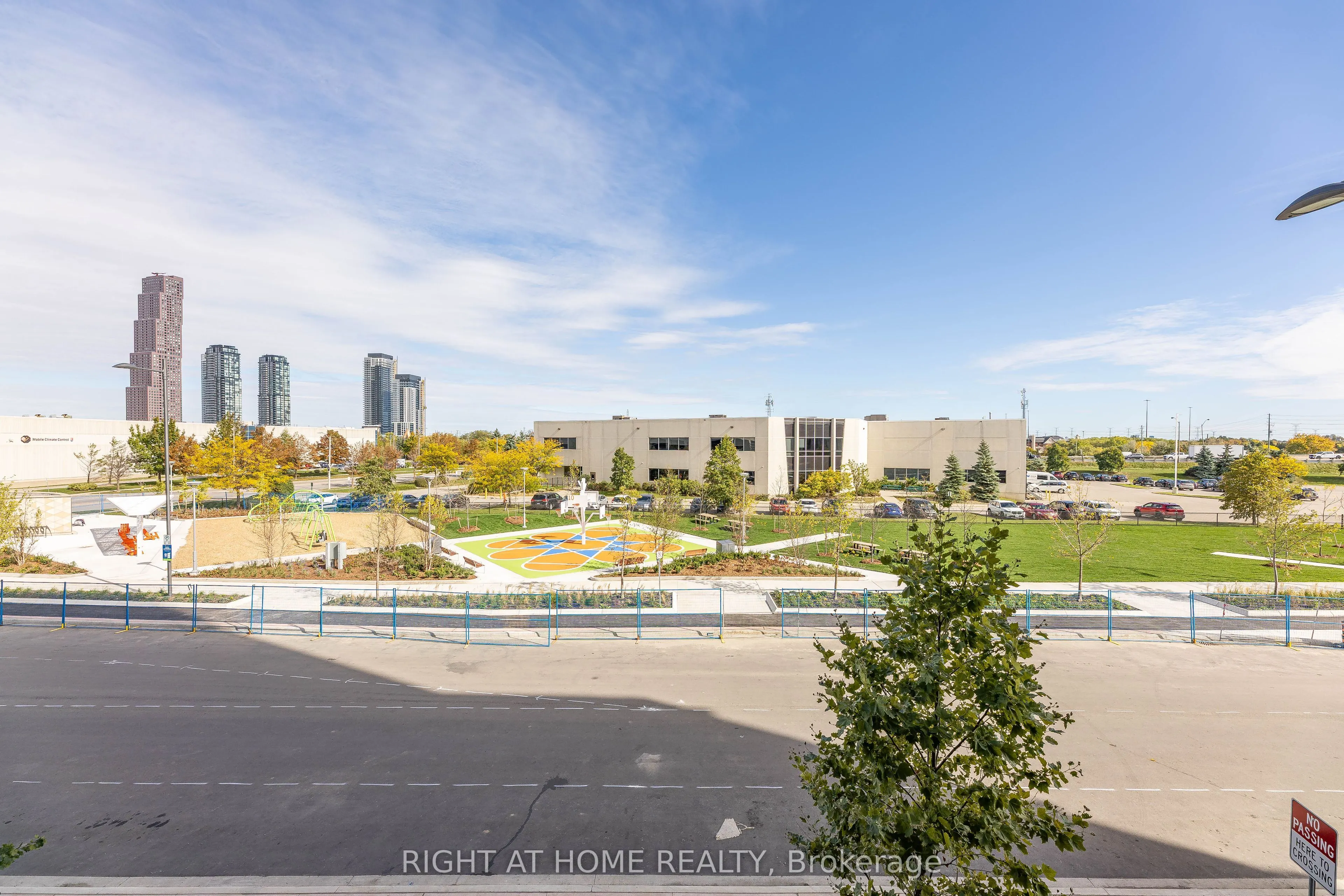60 Honeycrisp Crescent, #212