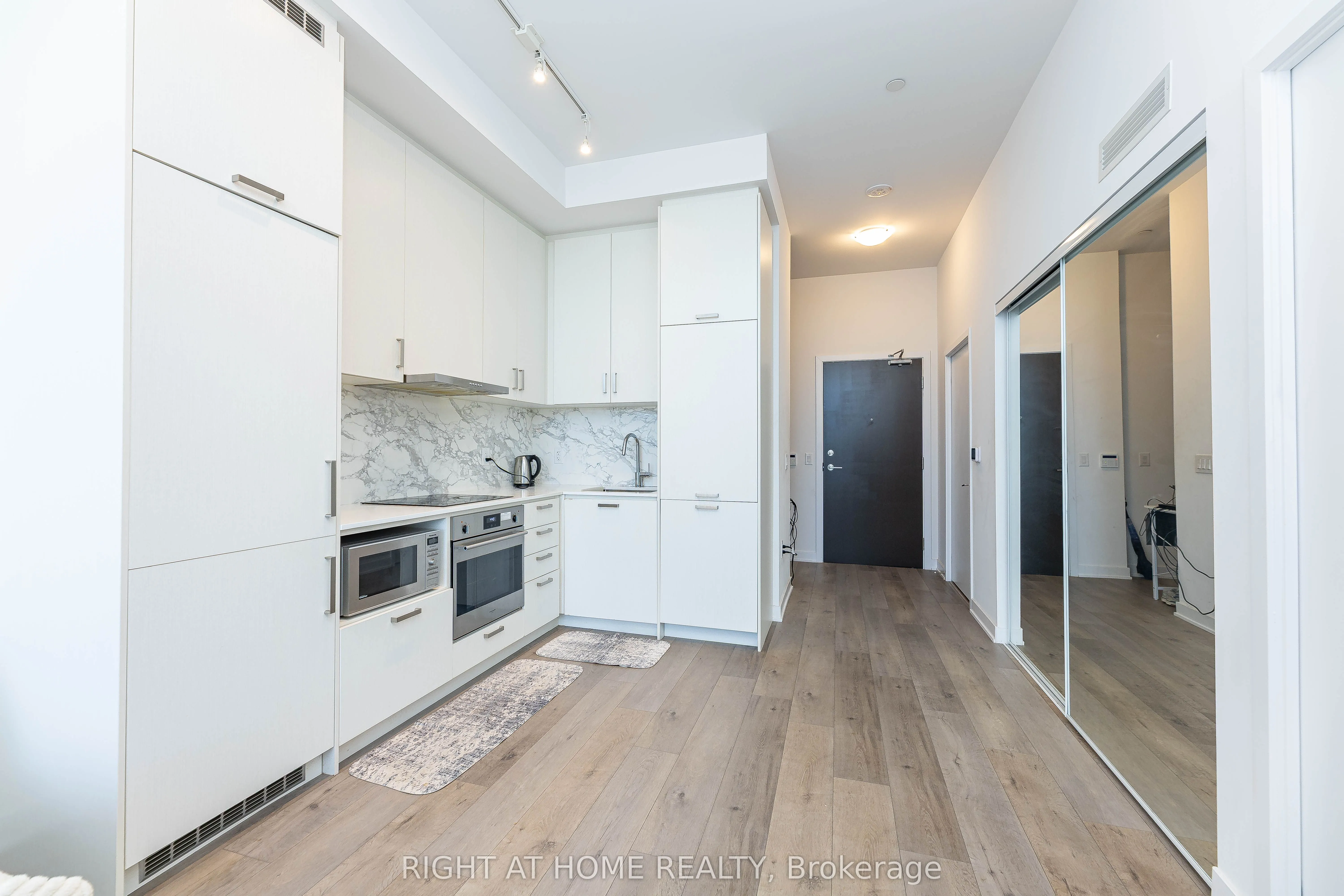 60 Honeycrisp Crescent, #212