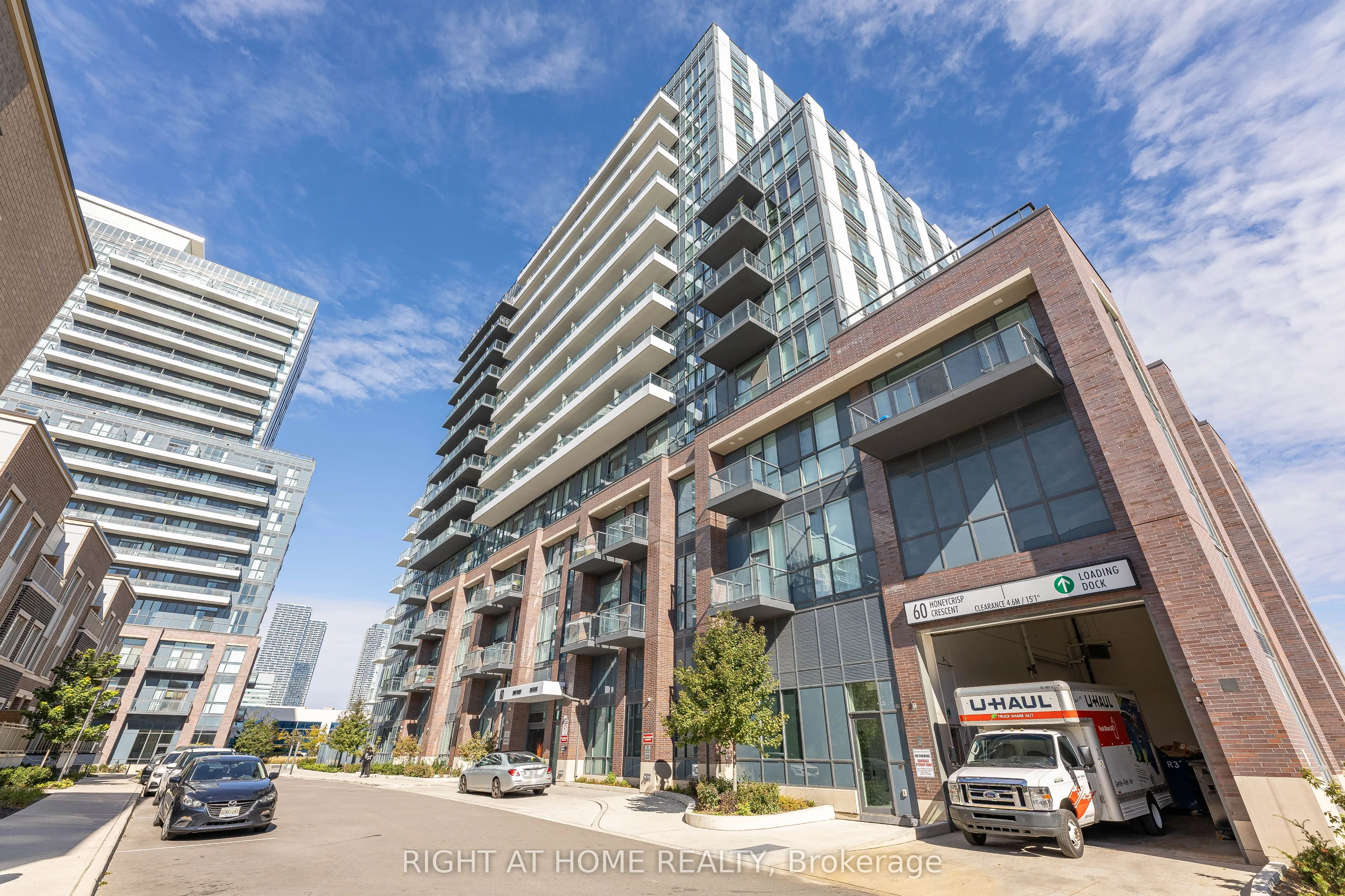 60 Honeycrisp Crescent, #212
