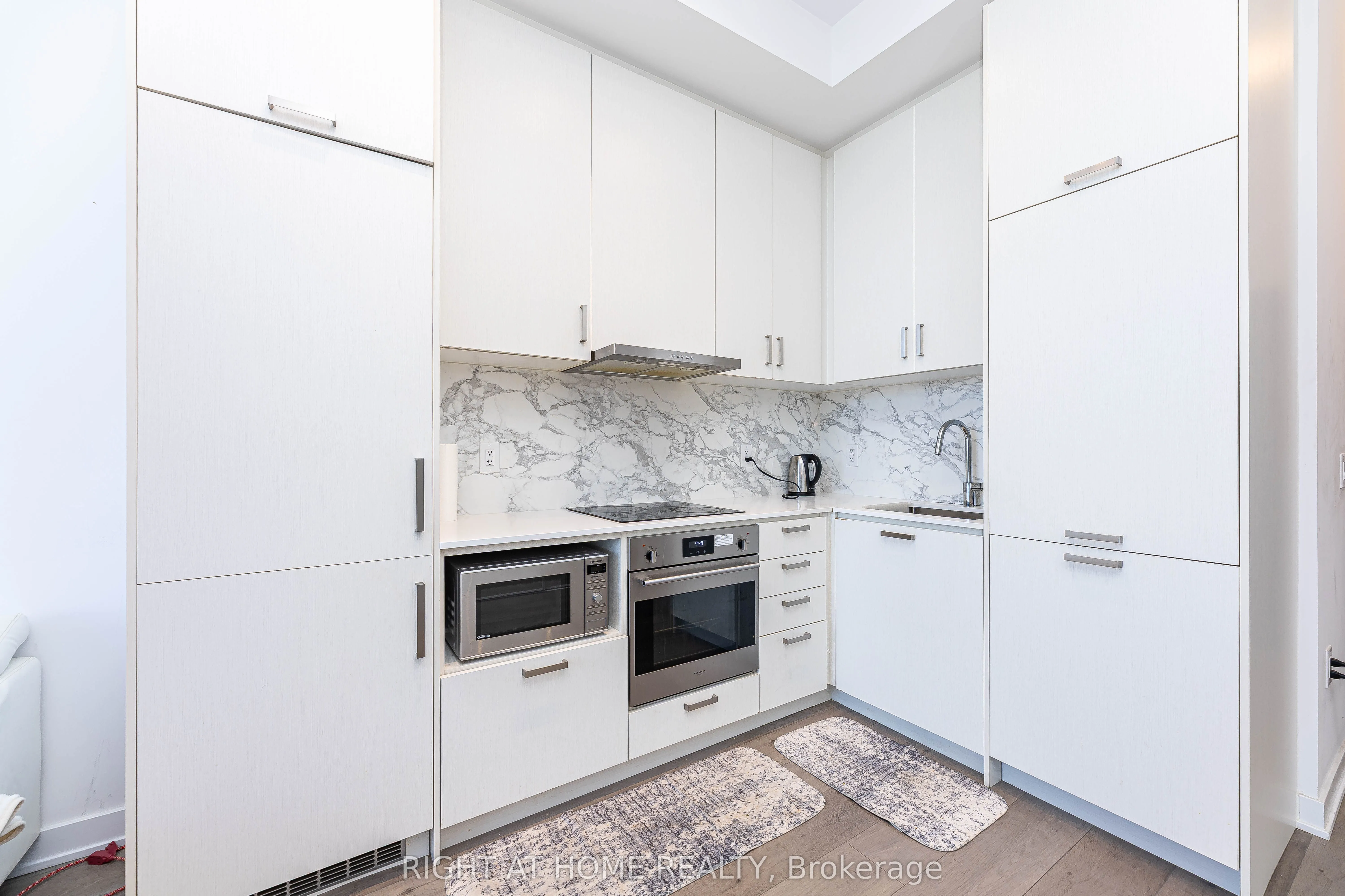 60 Honeycrisp Crescent, #212