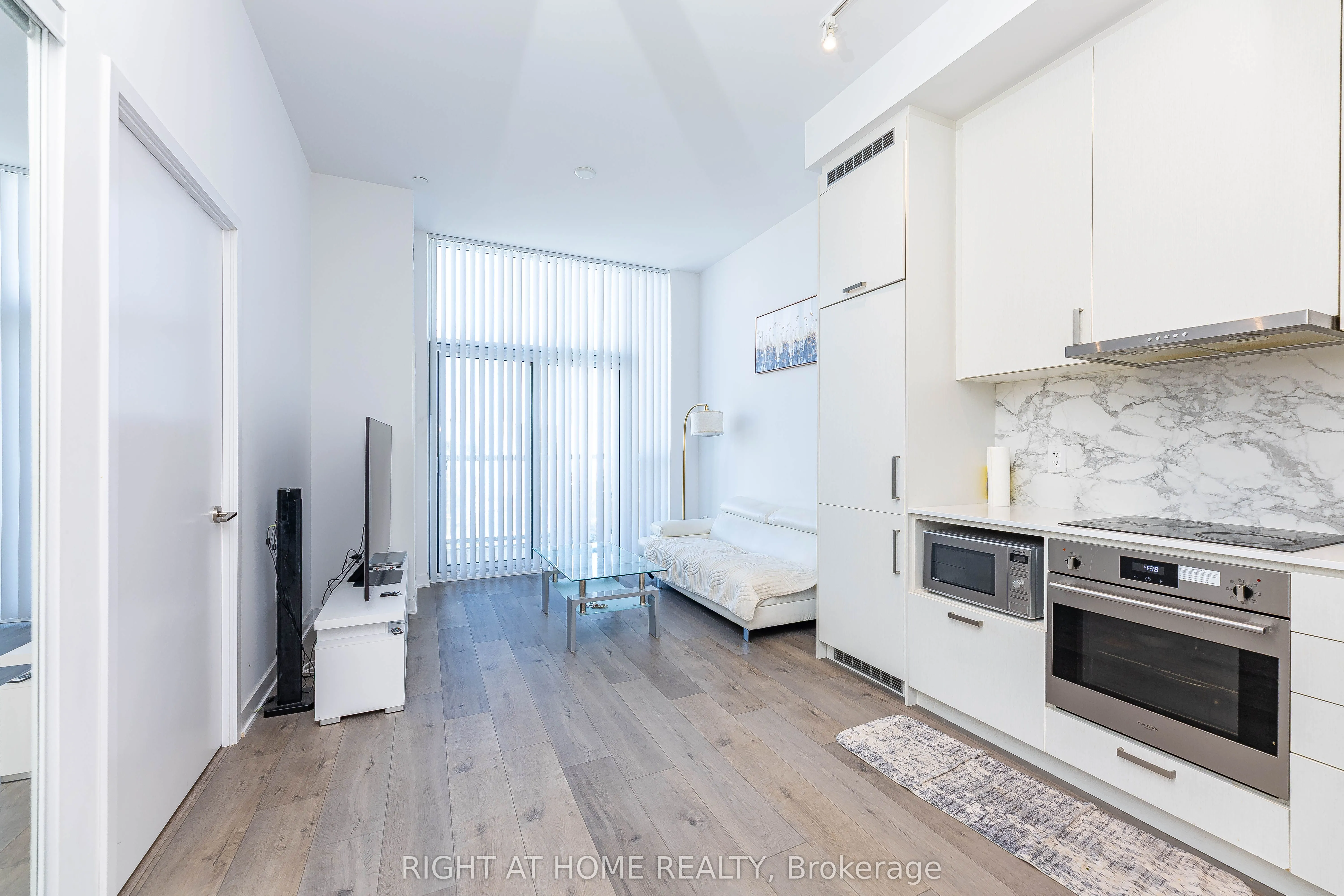 60 Honeycrisp Crescent, #212