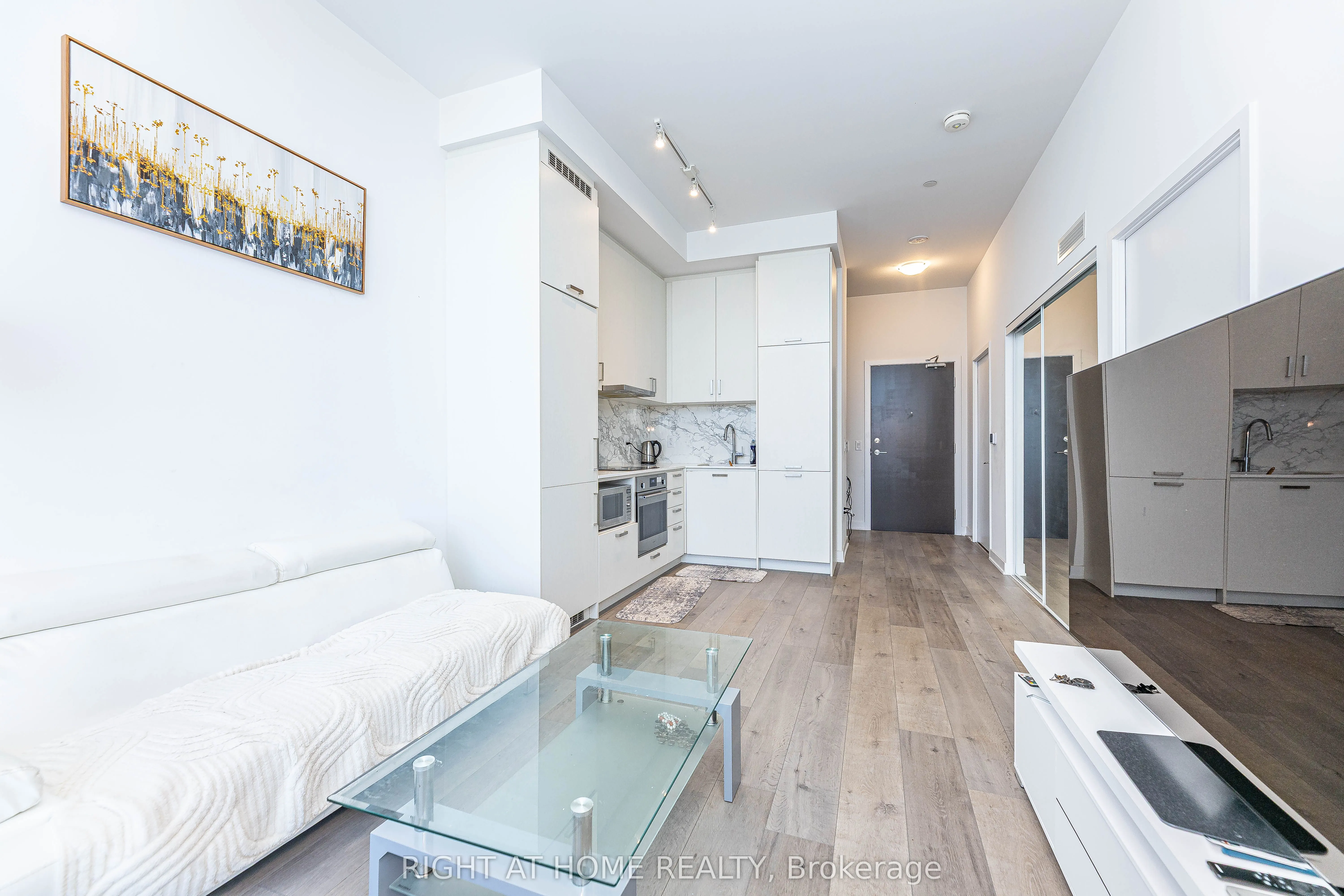 60 Honeycrisp Crescent, #212