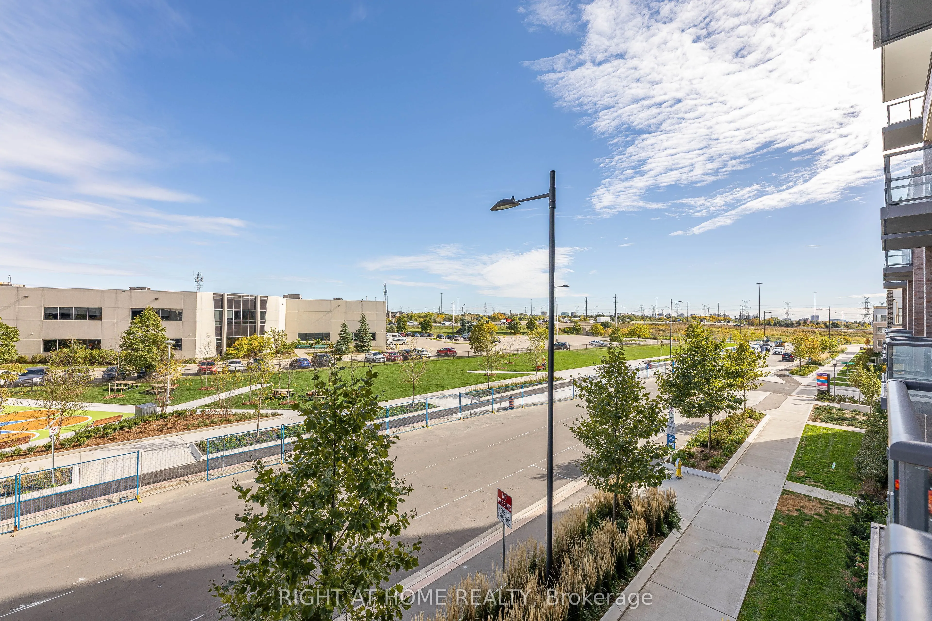 60 Honeycrisp Crescent, #212