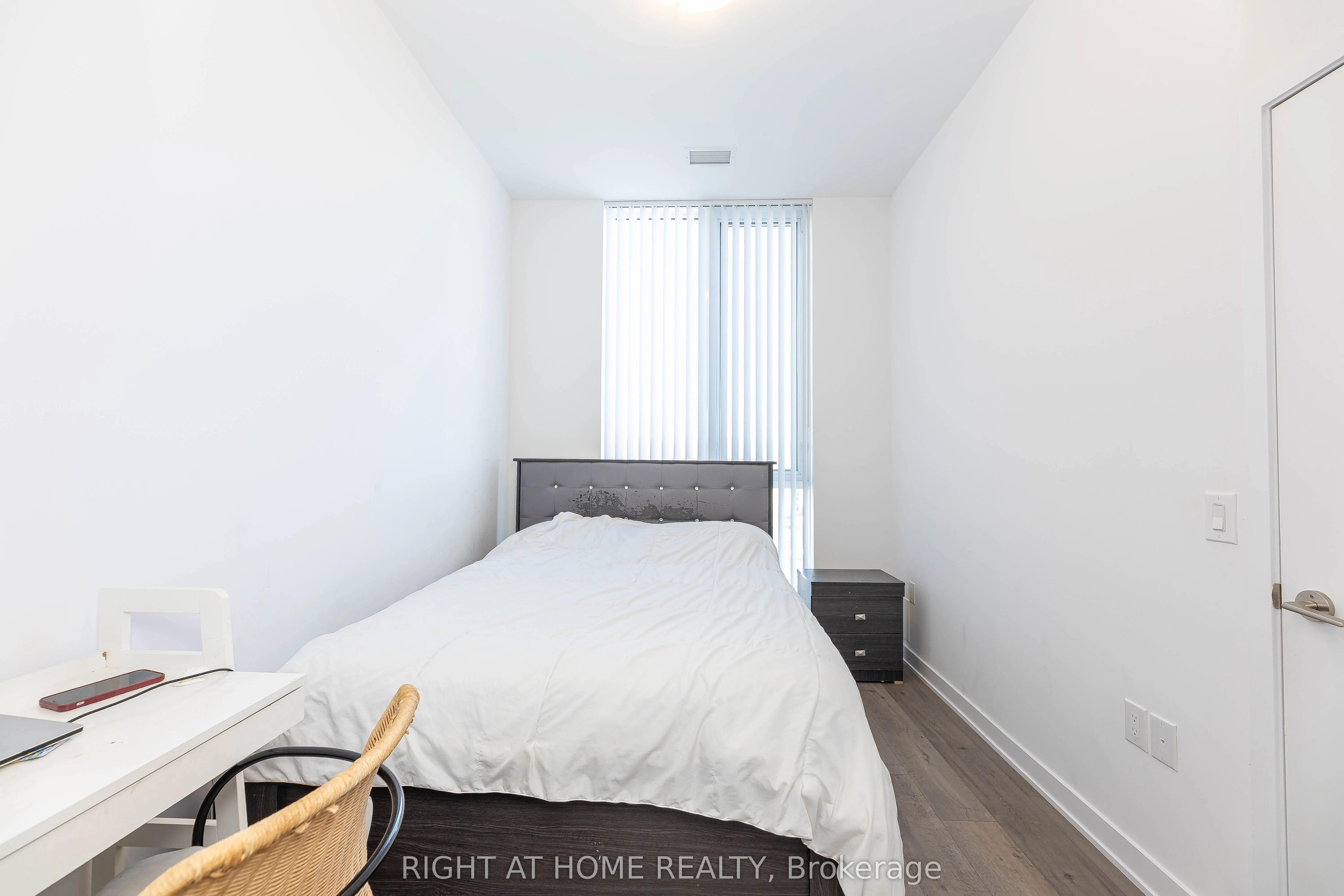 60 Honeycrisp Crescent, #212
