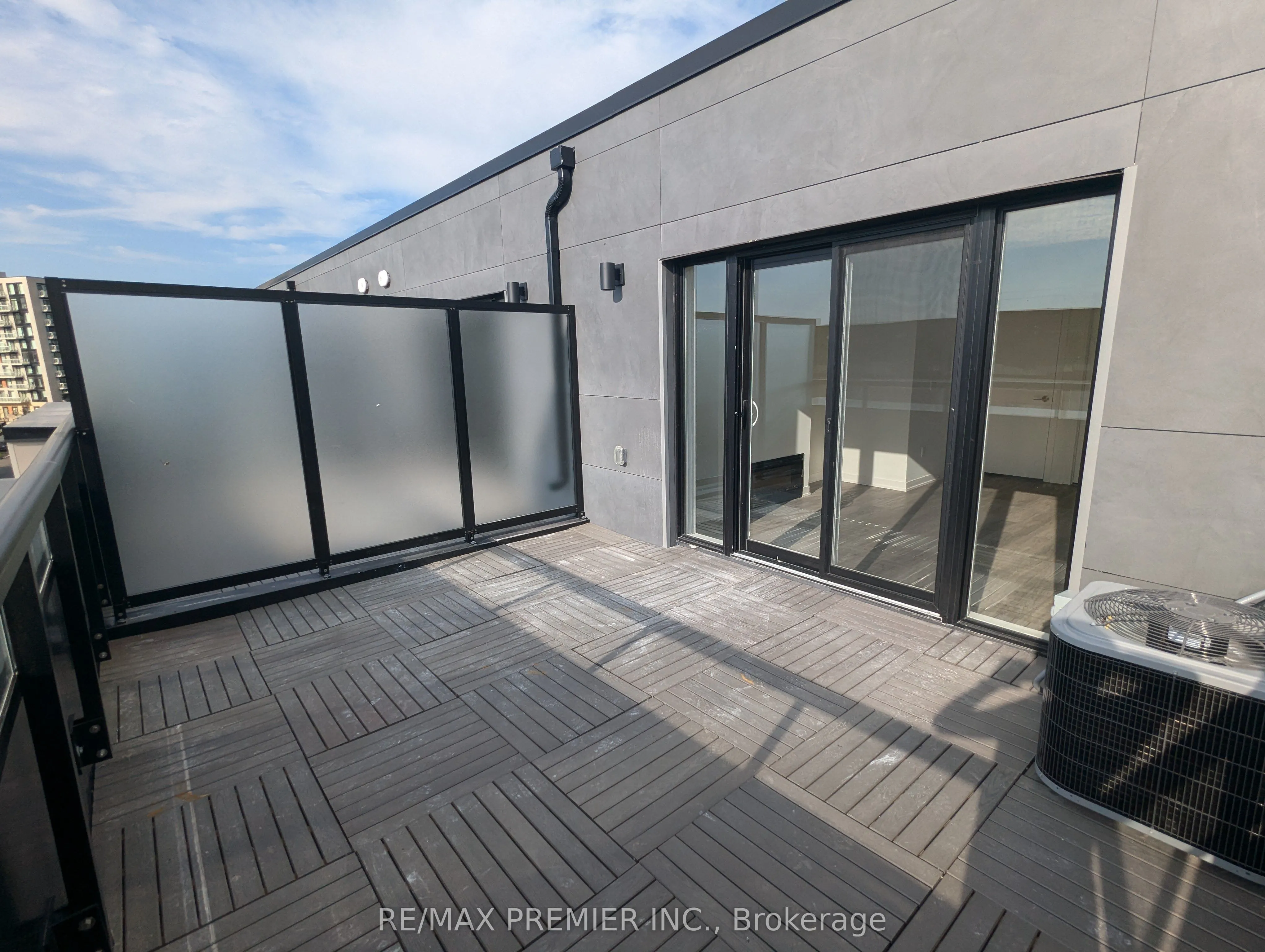 9 Steckley House Lane, #502
