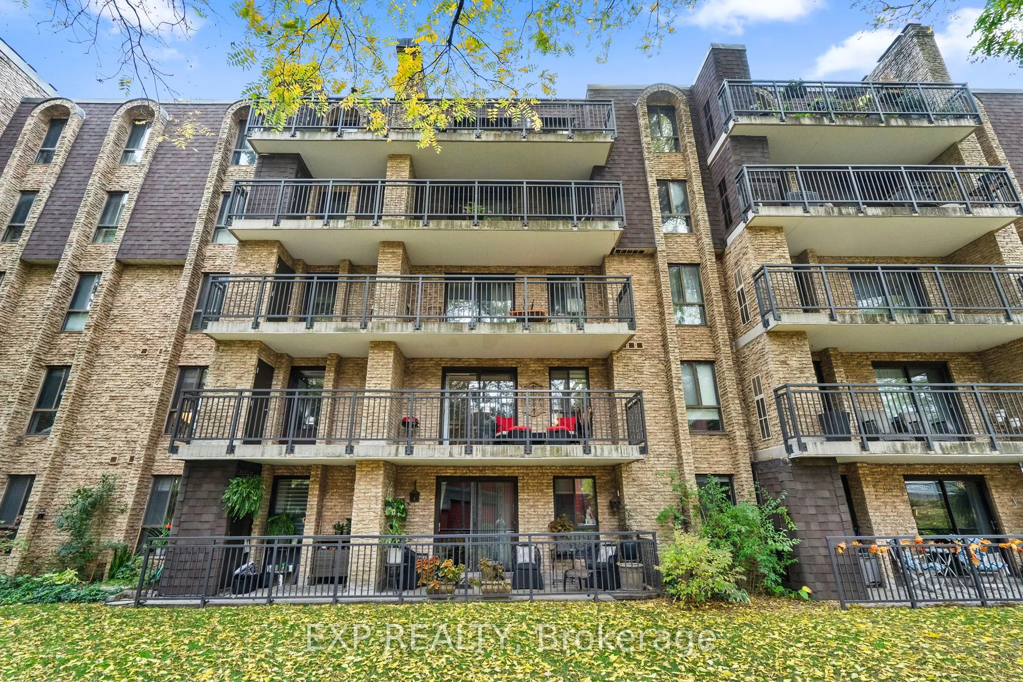 15390 Yonge Street, #203