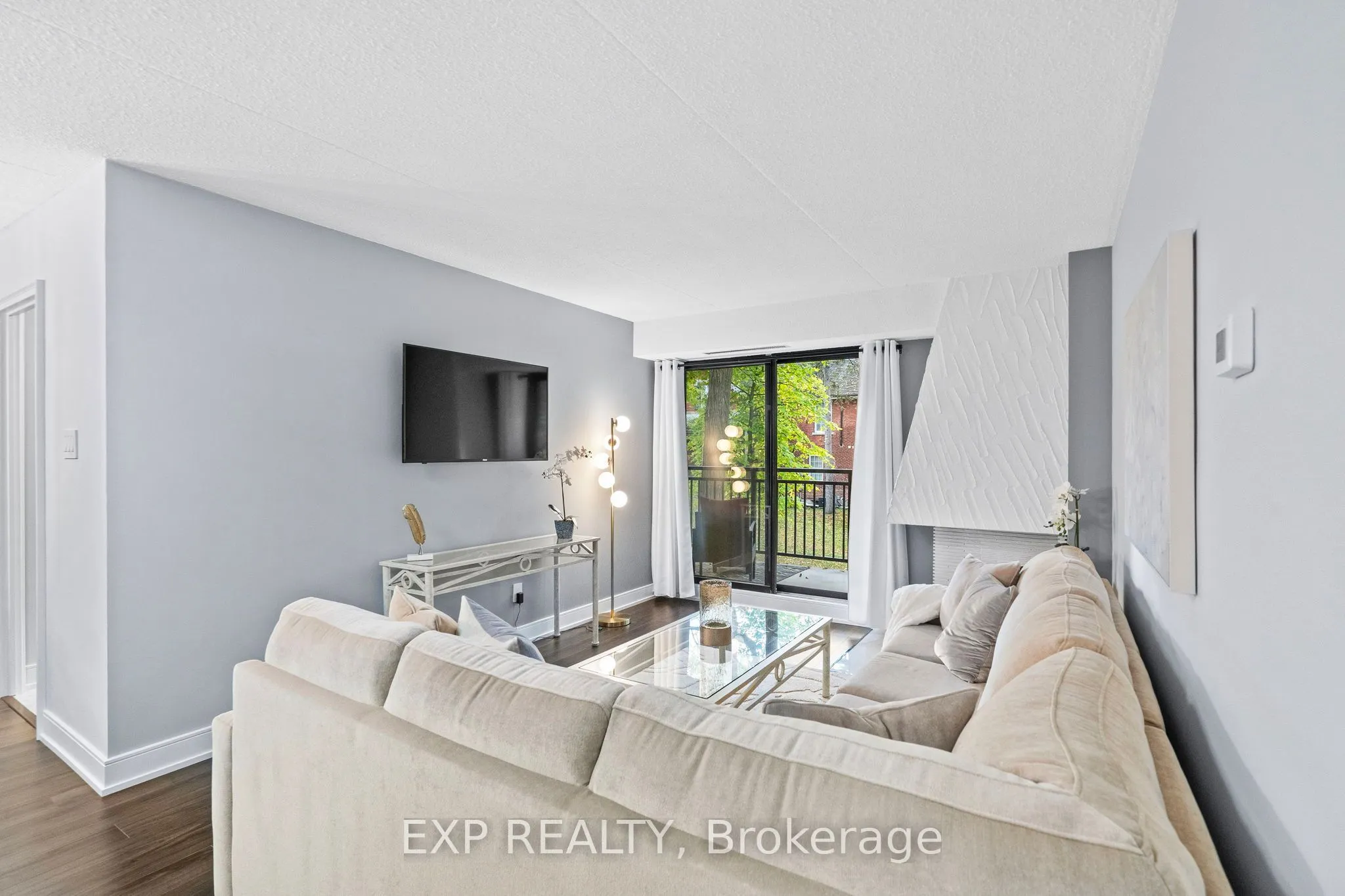 15390 Yonge Street, #203