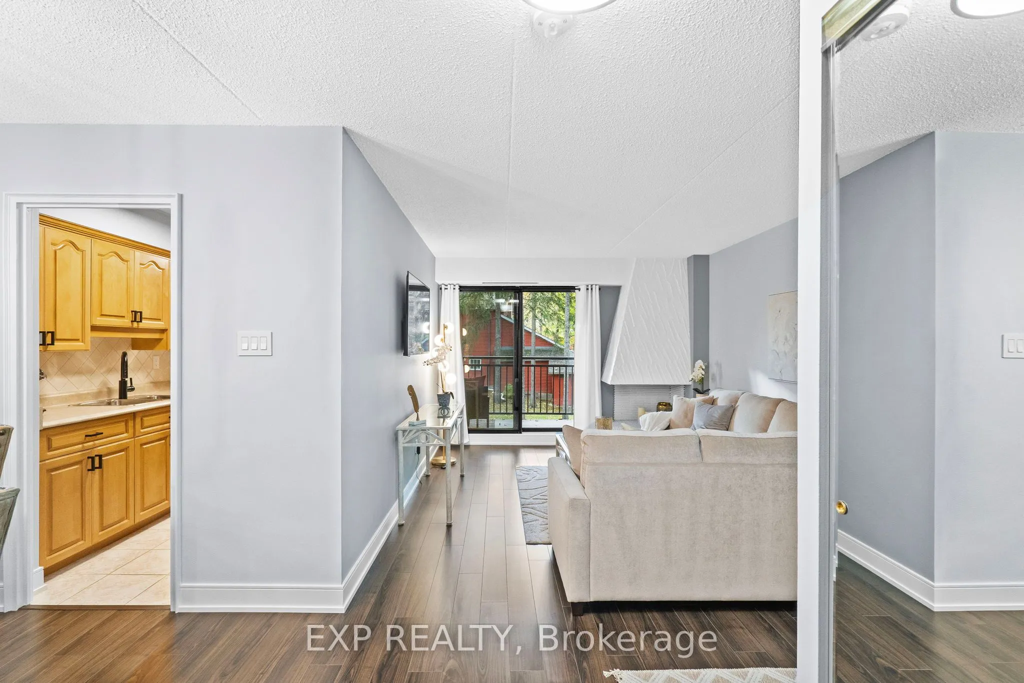 15390 Yonge Street, #203