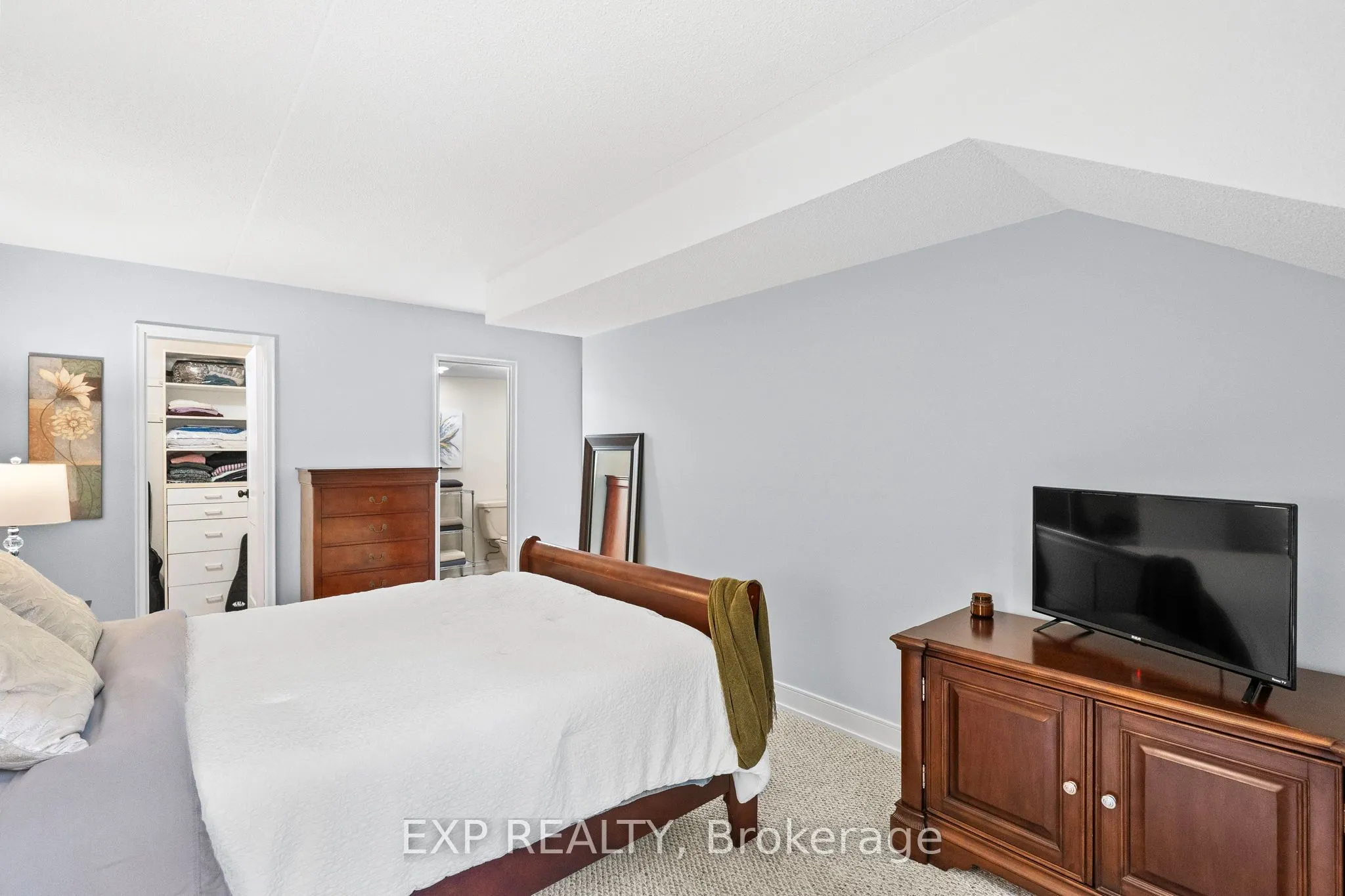 15390 Yonge Street, #203