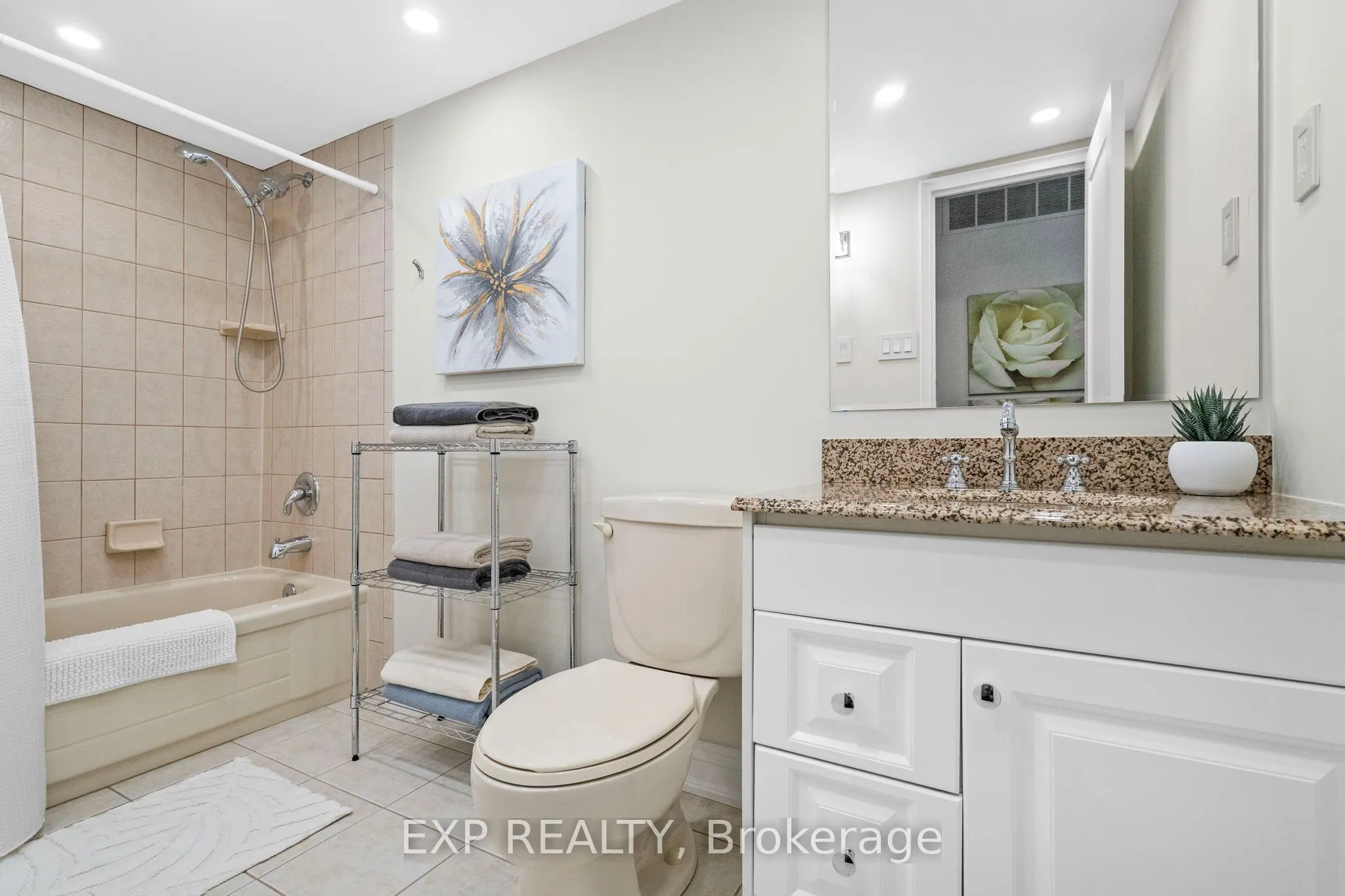 15390 Yonge Street, #203