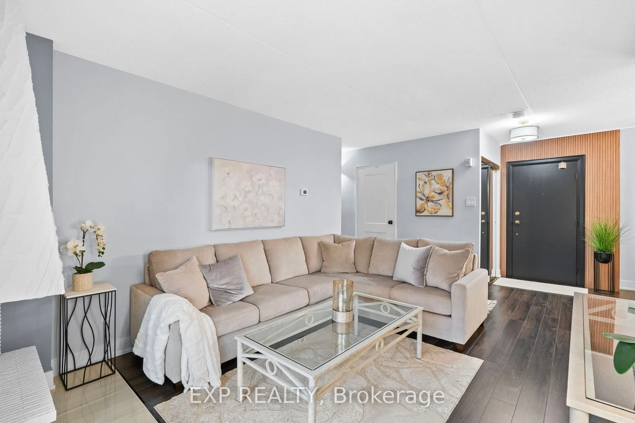 15390 Yonge Street, #203