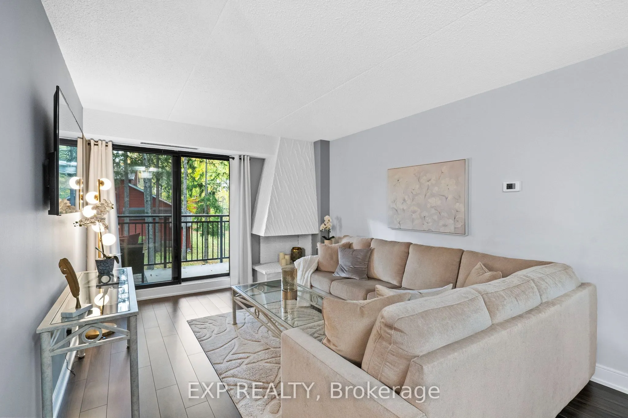15390 Yonge Street, #203