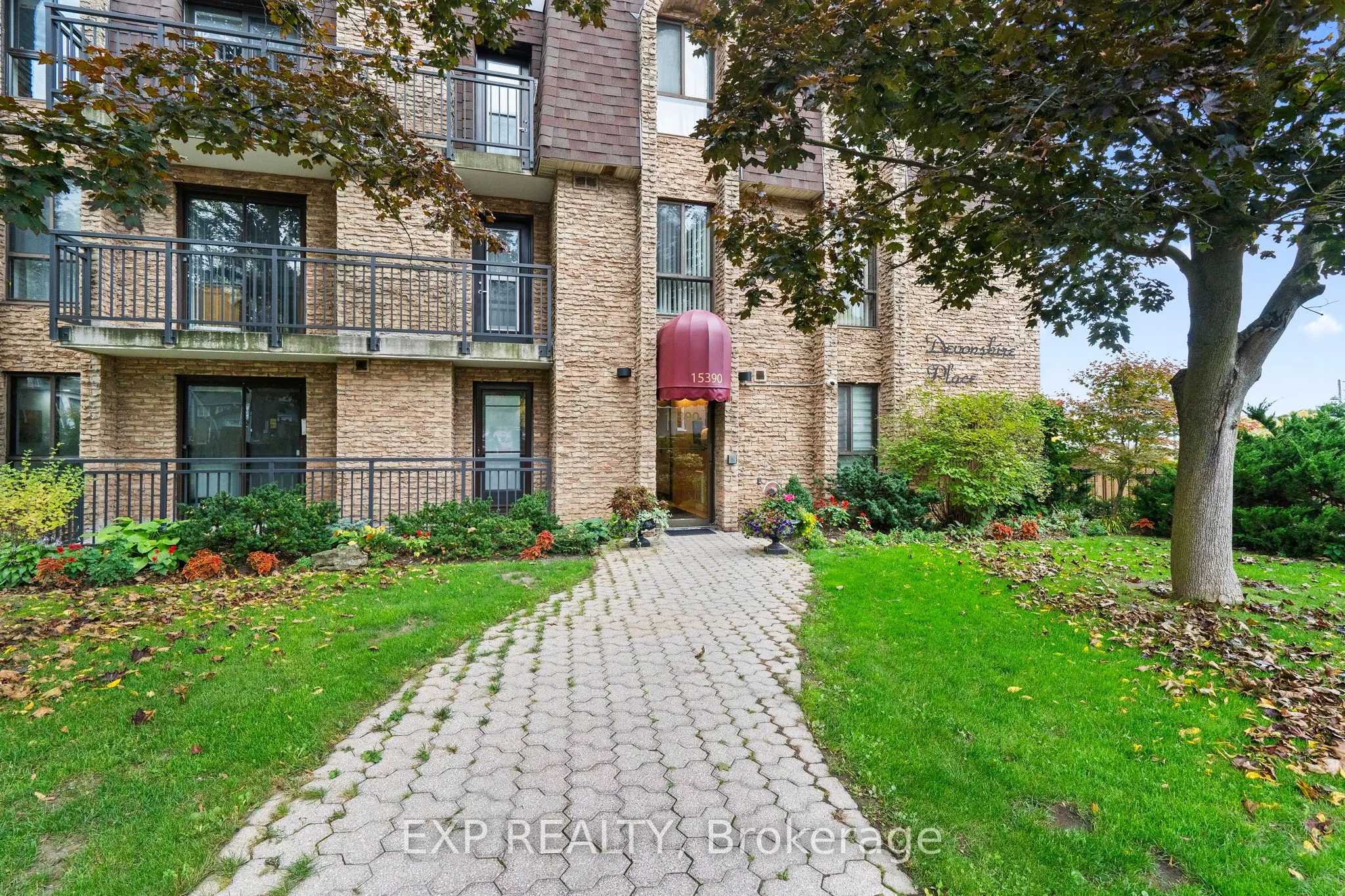 15390 Yonge Street, #203