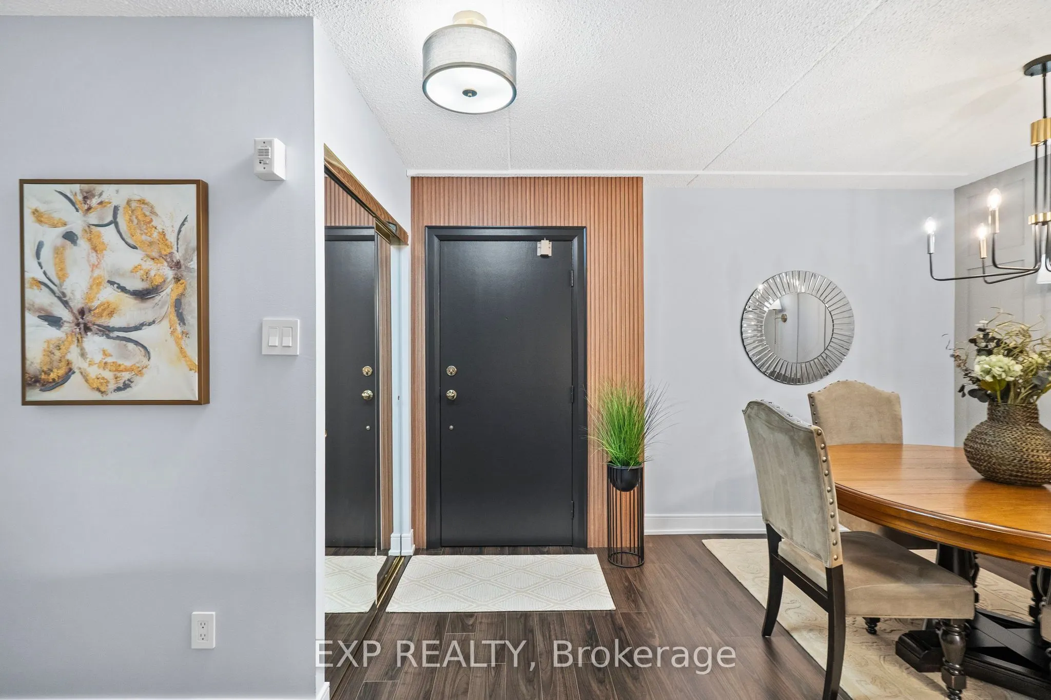 15390 Yonge Street, #203