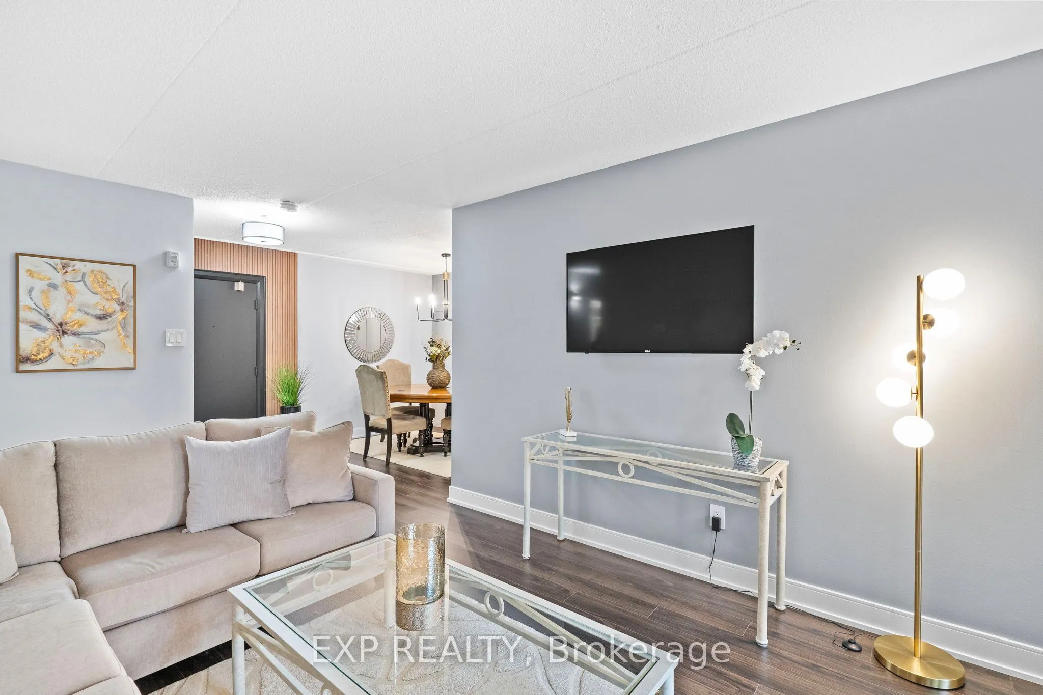 15390 Yonge Street, #203