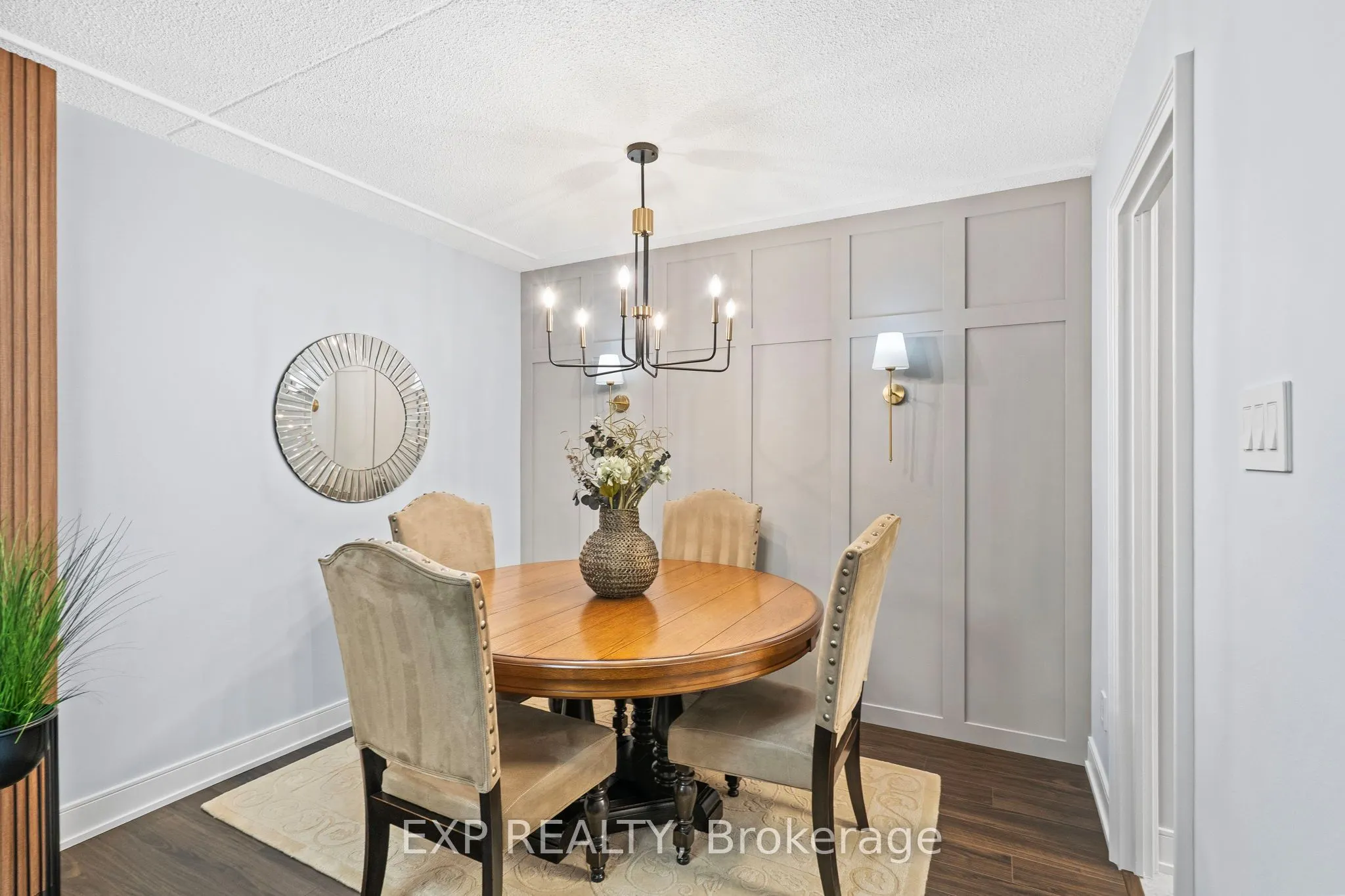 15390 Yonge Street, #203