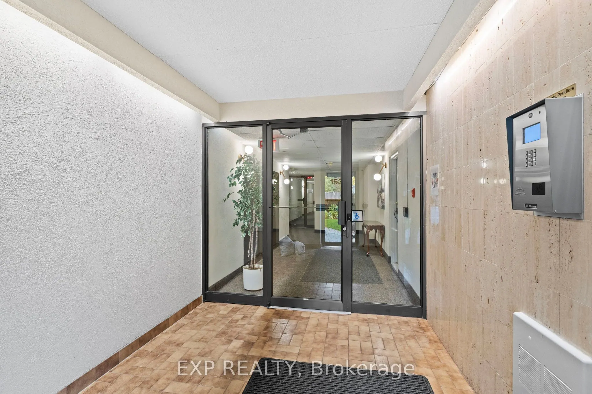 15390 Yonge Street, #203