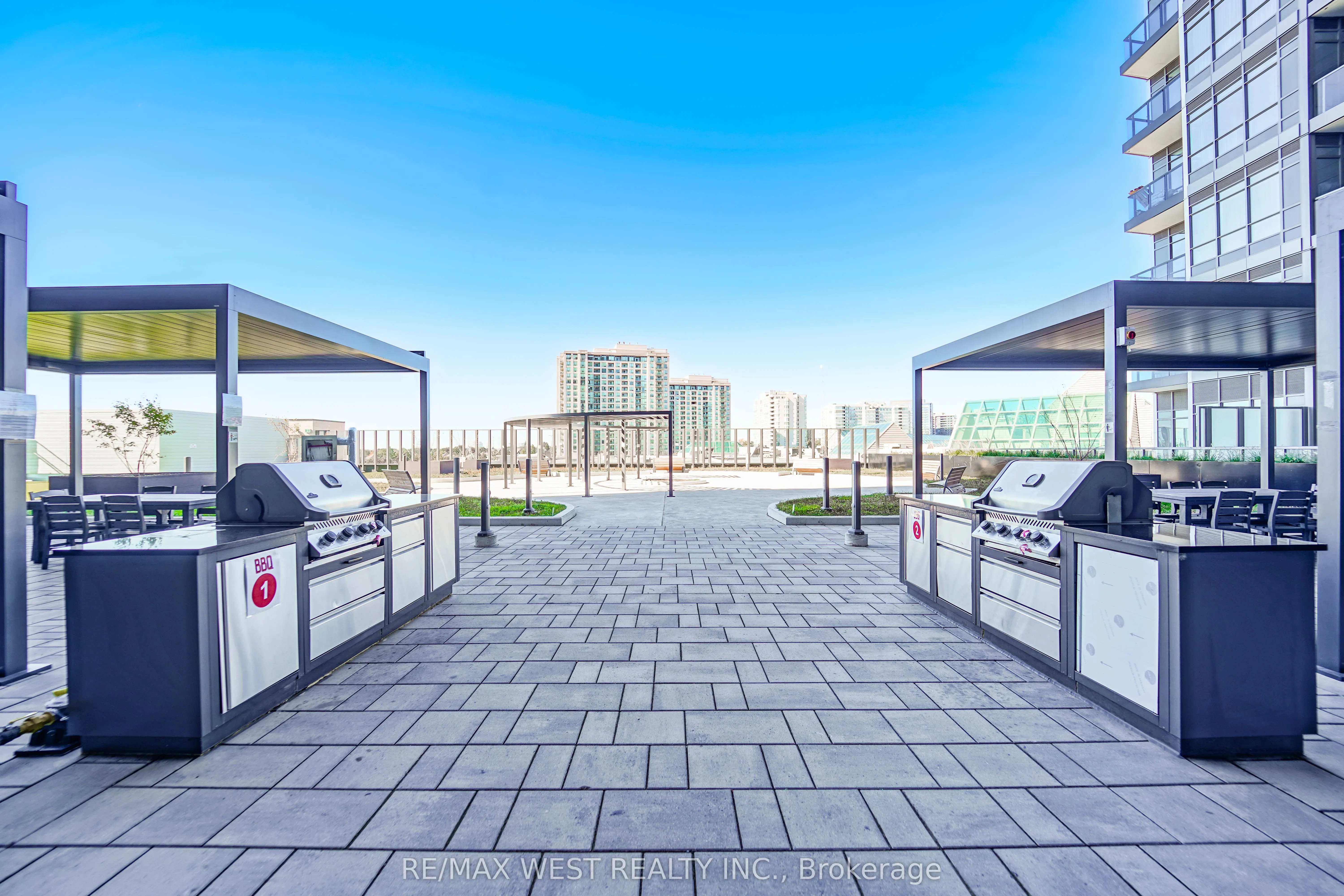 50 Upper Mall Way, #1101