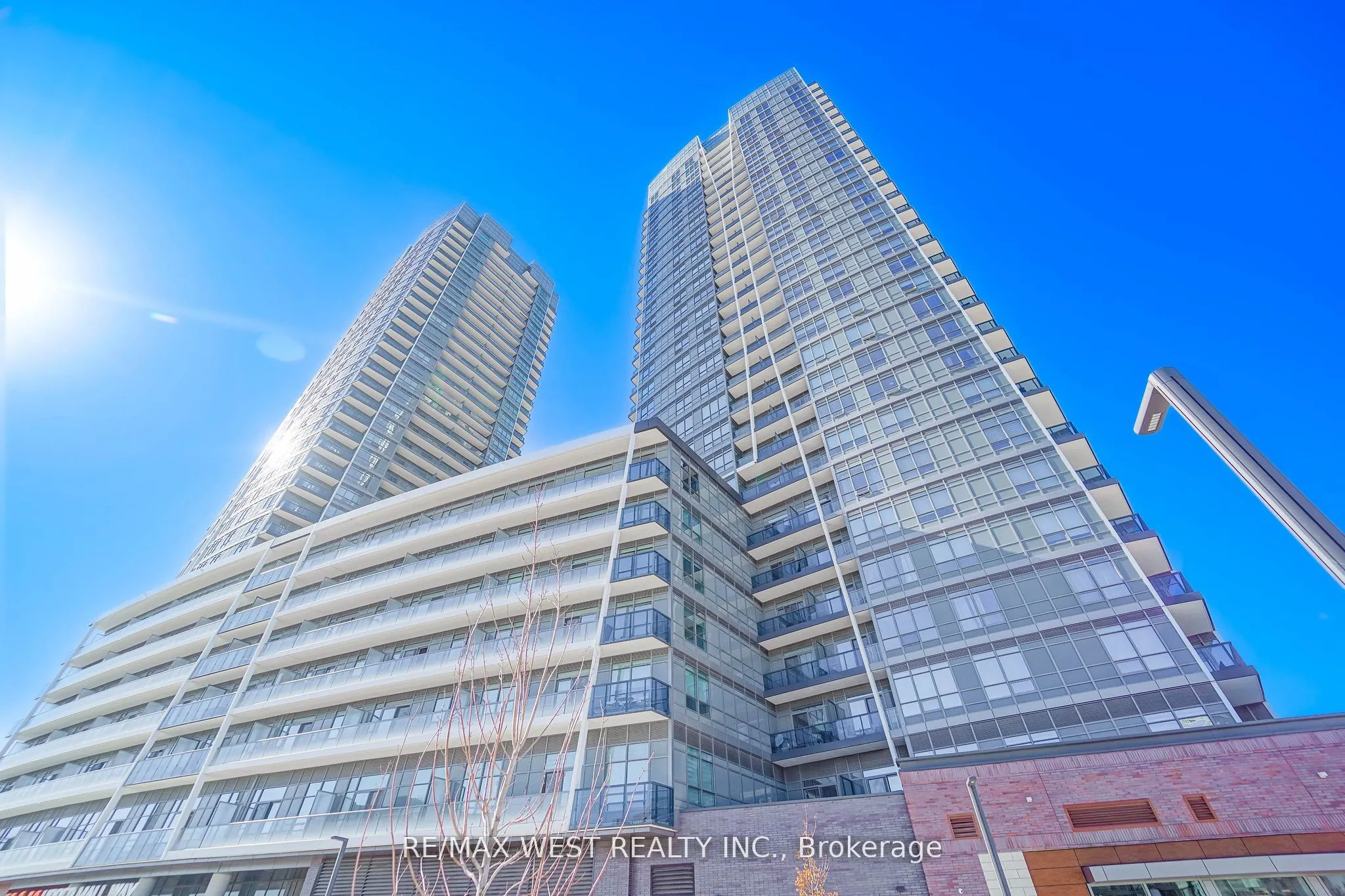 50 Upper Mall Way, #1101