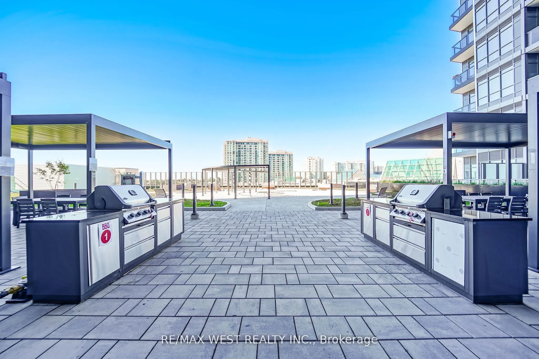 50 Upper Mall Way, #1101