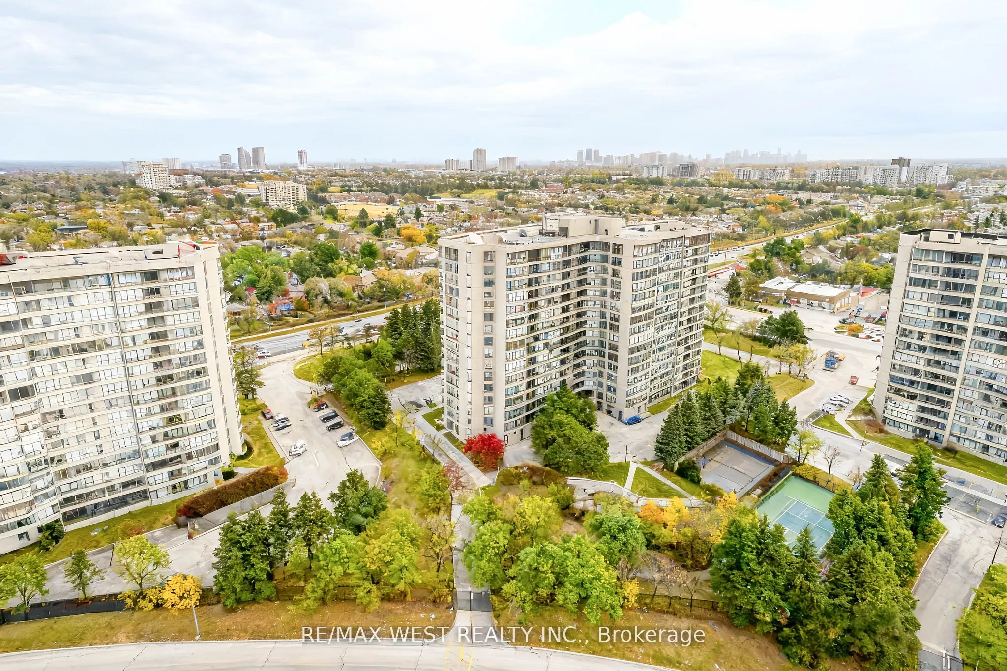 50 Upper Mall Way, #1101