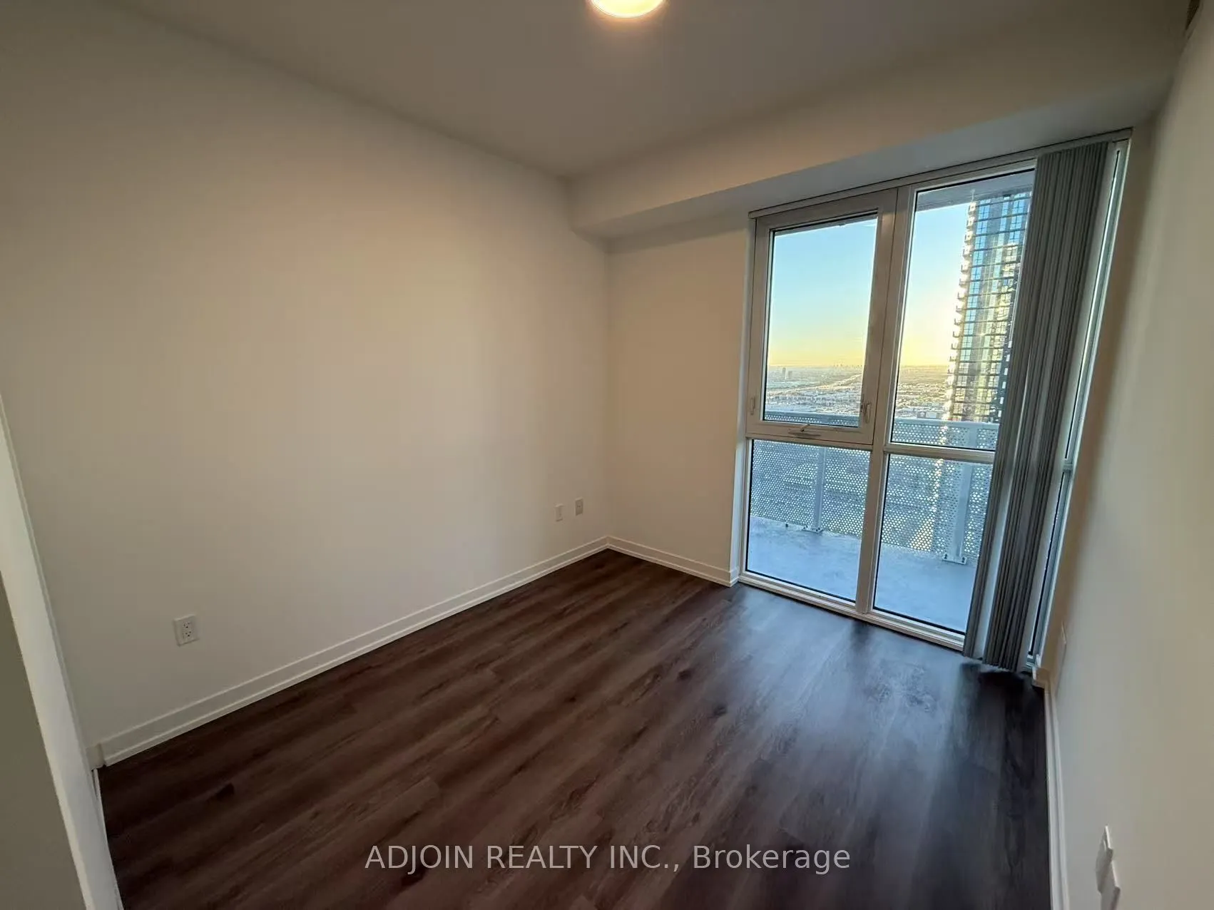 28 Interchange Way, #3315