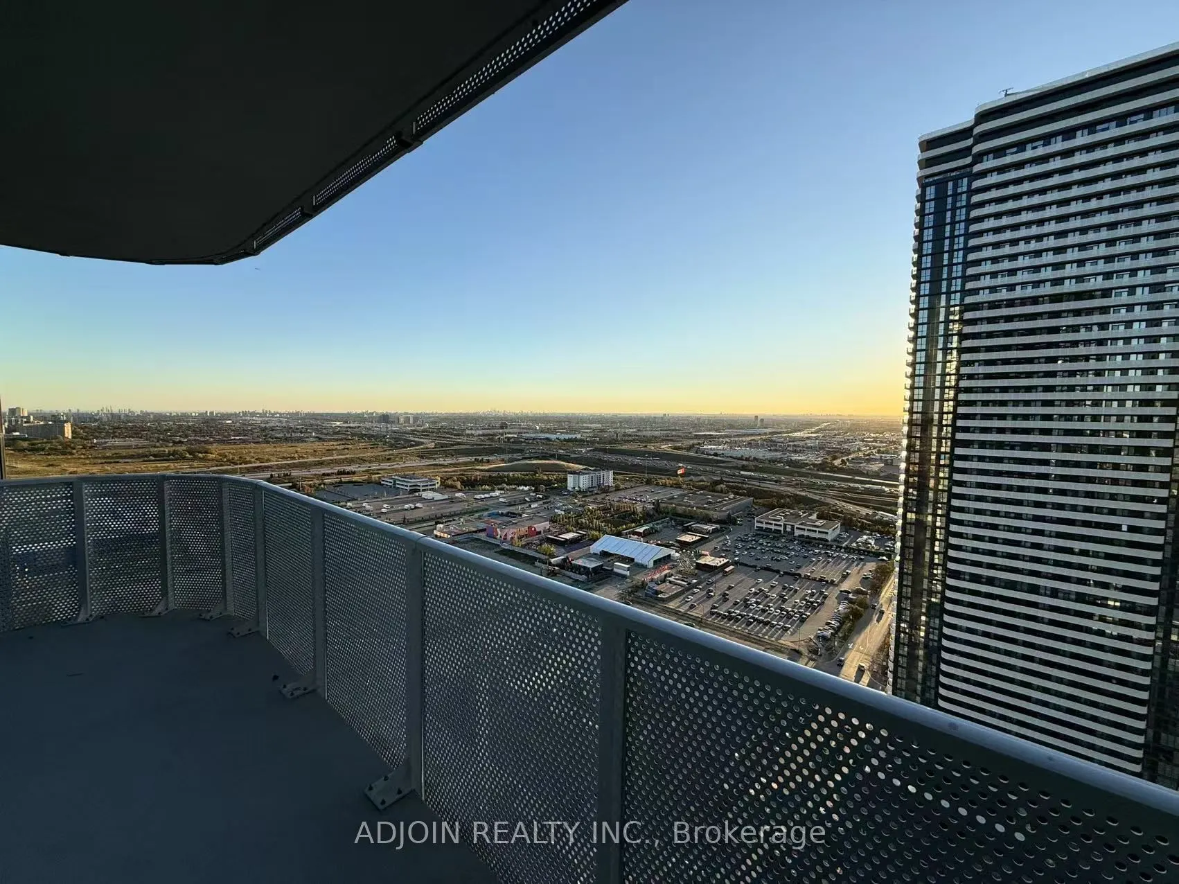 28 Interchange Way, #3315
