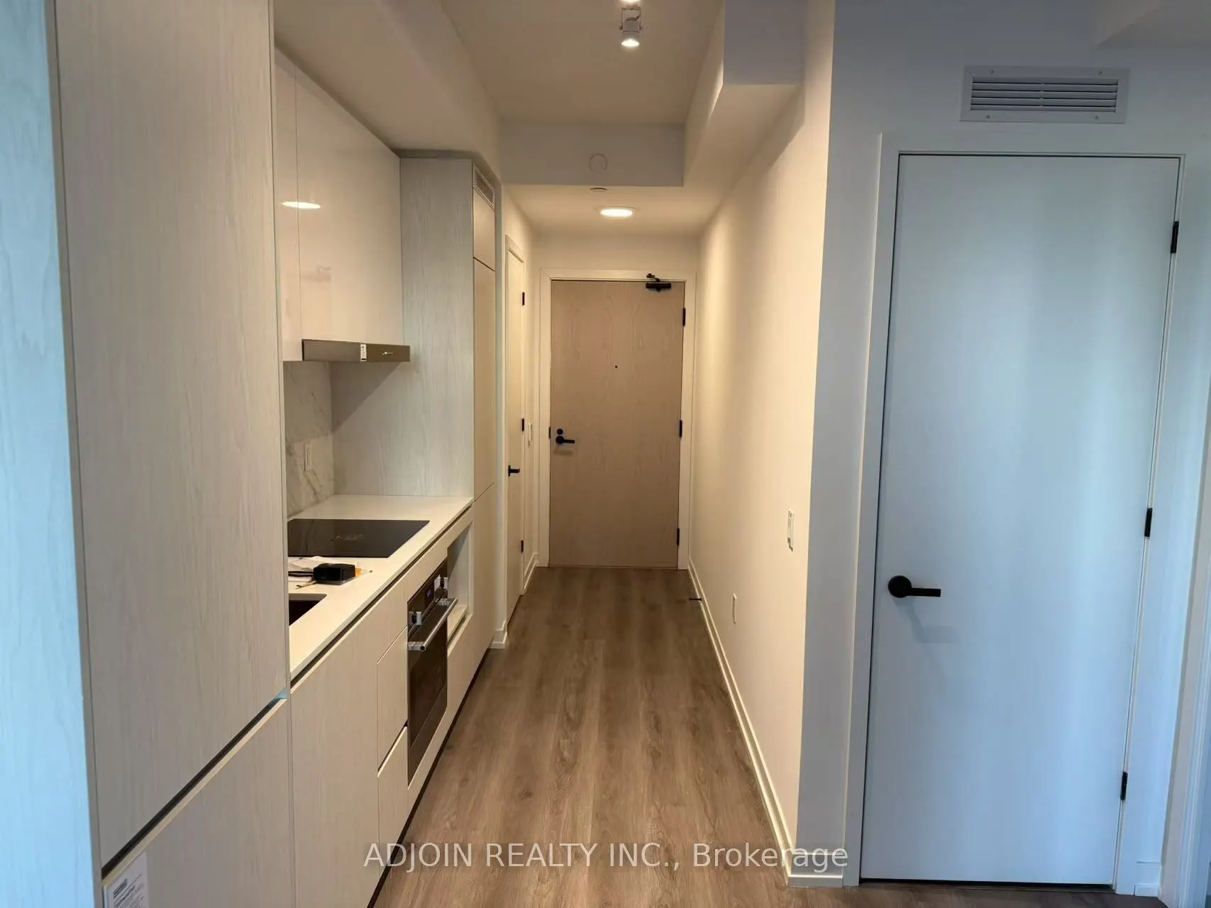 28 Interchange Way, #3315