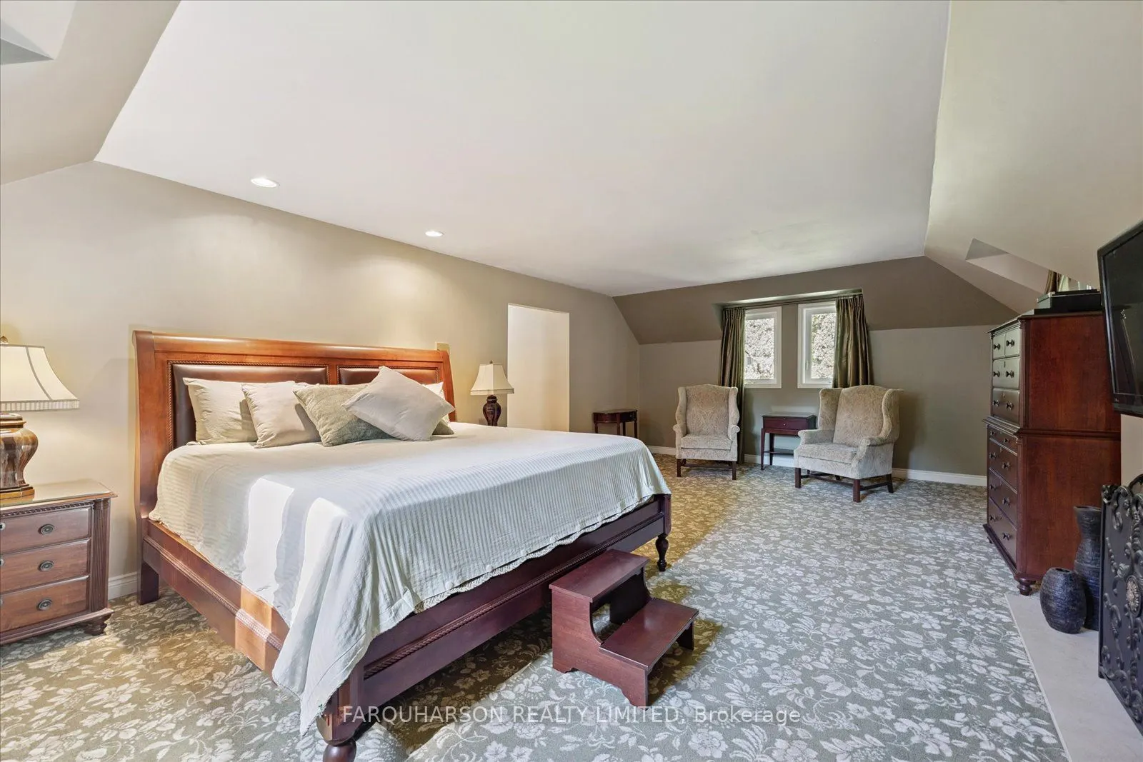 15 Skyridge Court