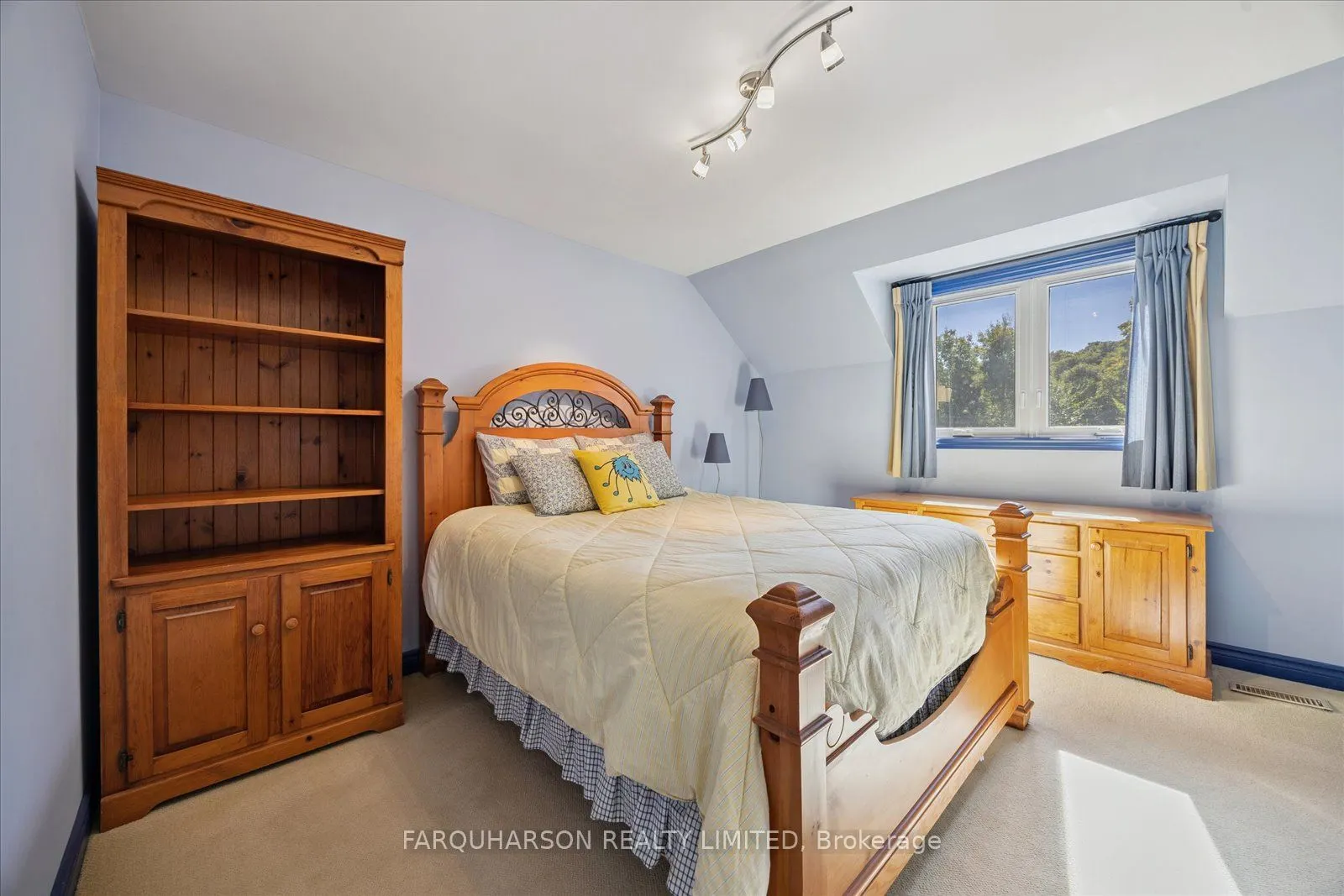 15 Skyridge Court