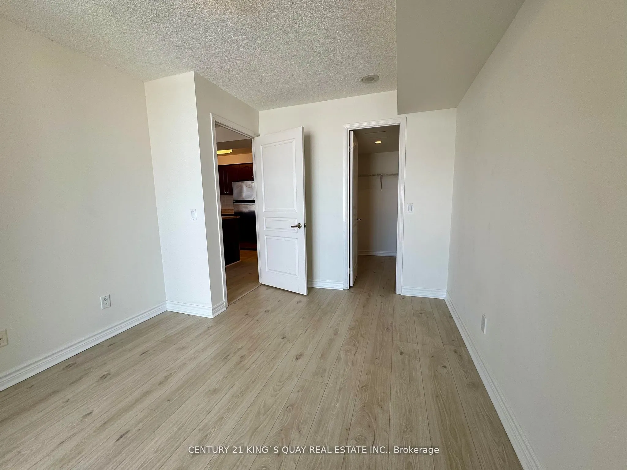 330 Red Maple Road, #1008