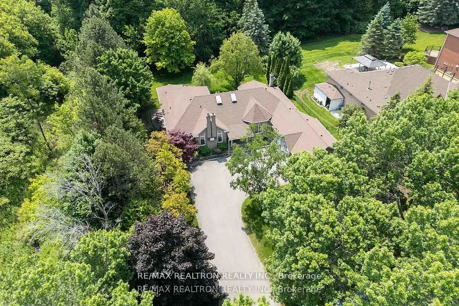 15 Treegrove Circle