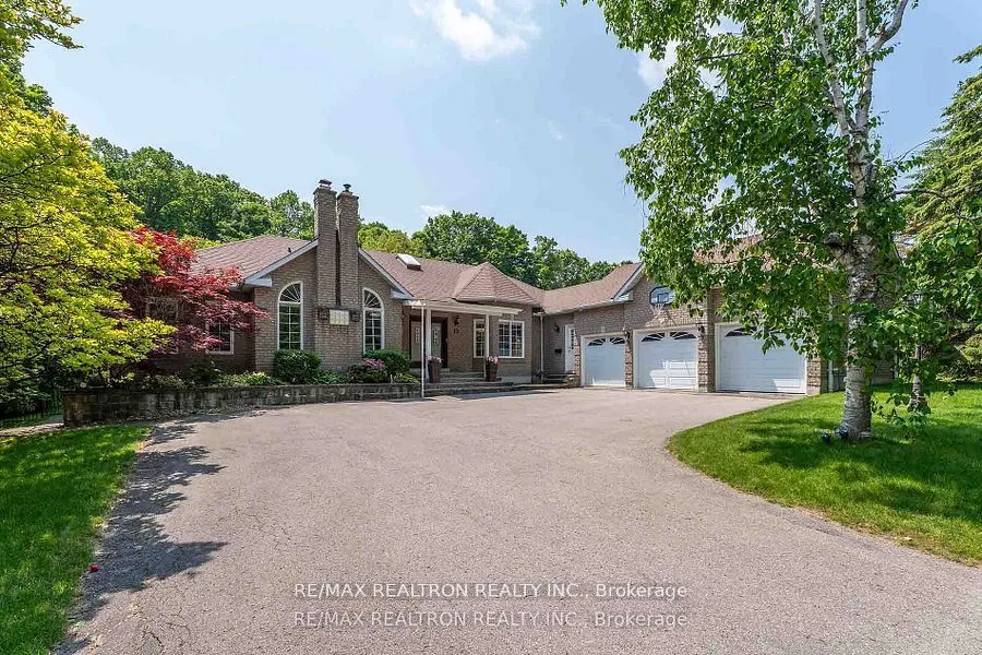 15 Treegrove Circle