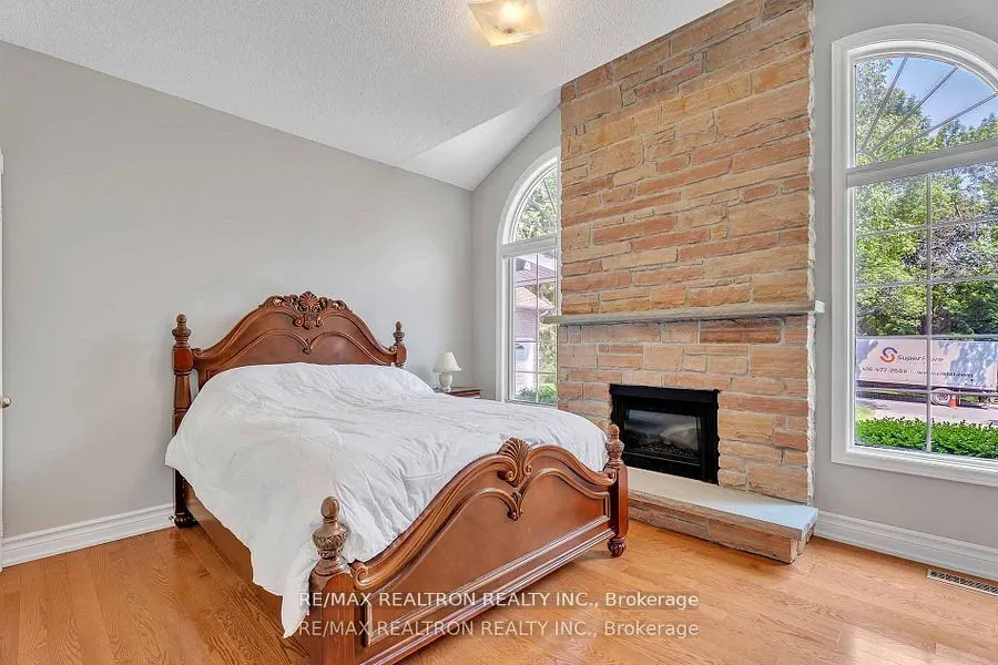 15 Treegrove Circle