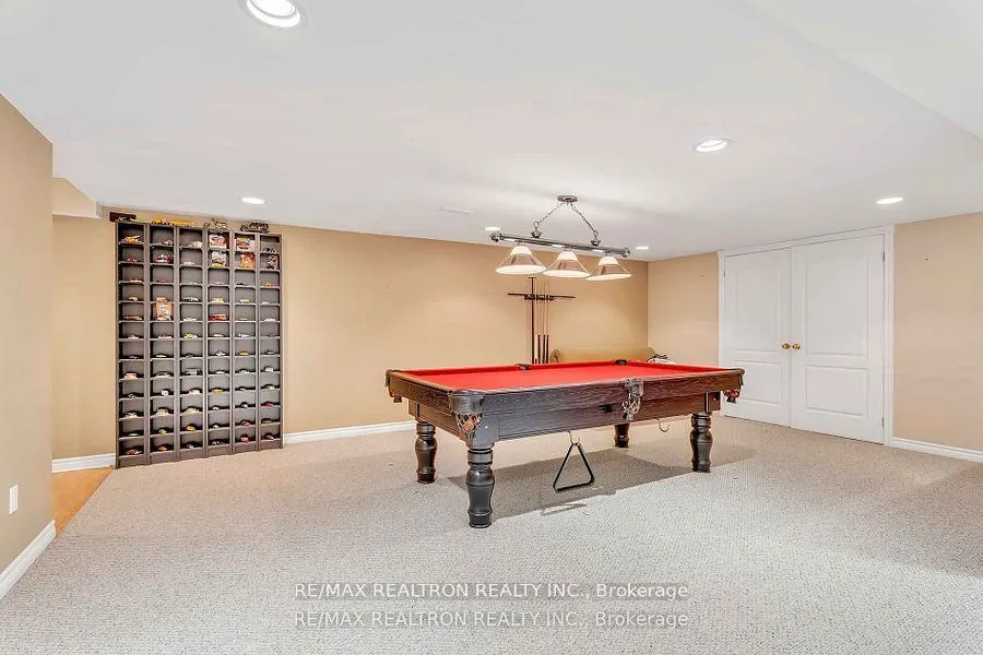 15 Treegrove Circle