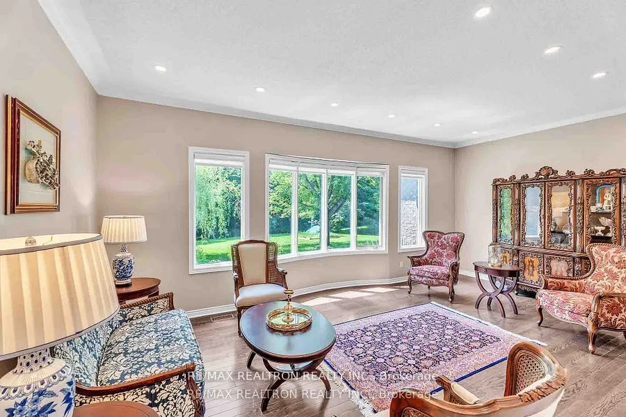 15 Treegrove Circle
