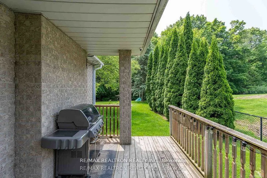15 Treegrove Circle