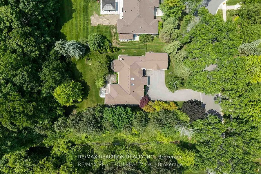 15 Treegrove Circle