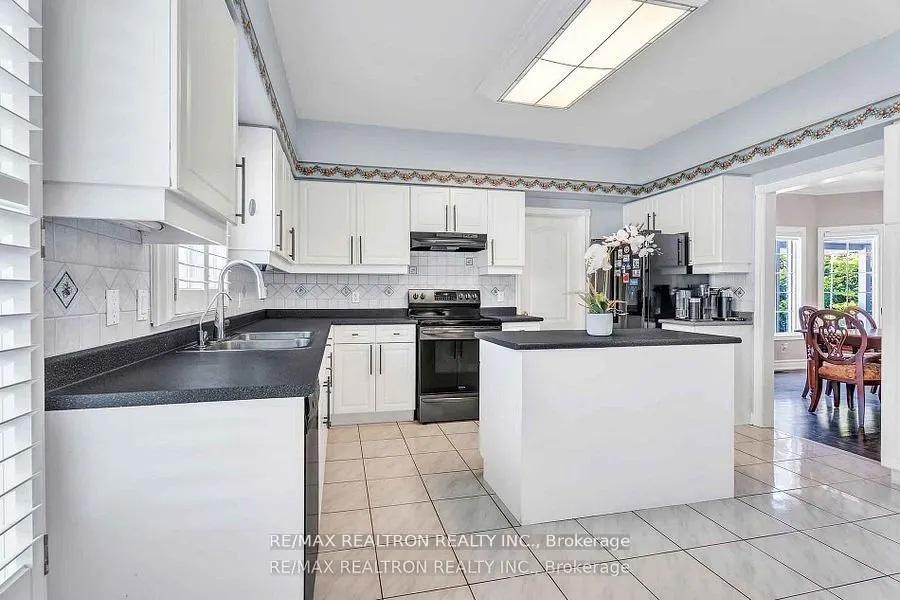 15 Treegrove Circle