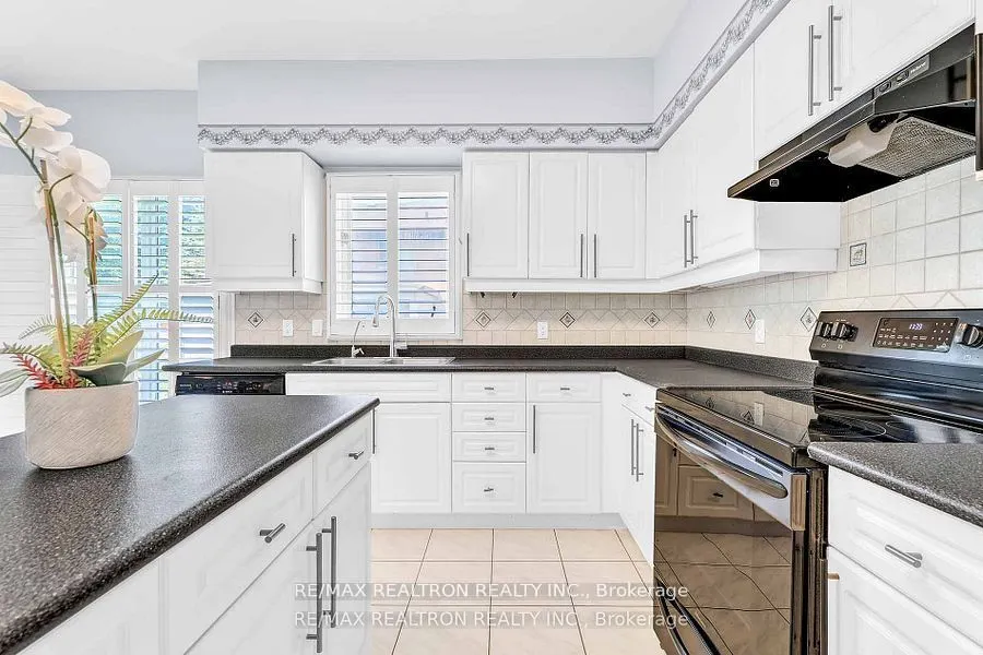 15 Treegrove Circle