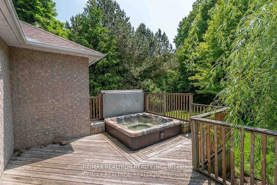 15 Treegrove Circle