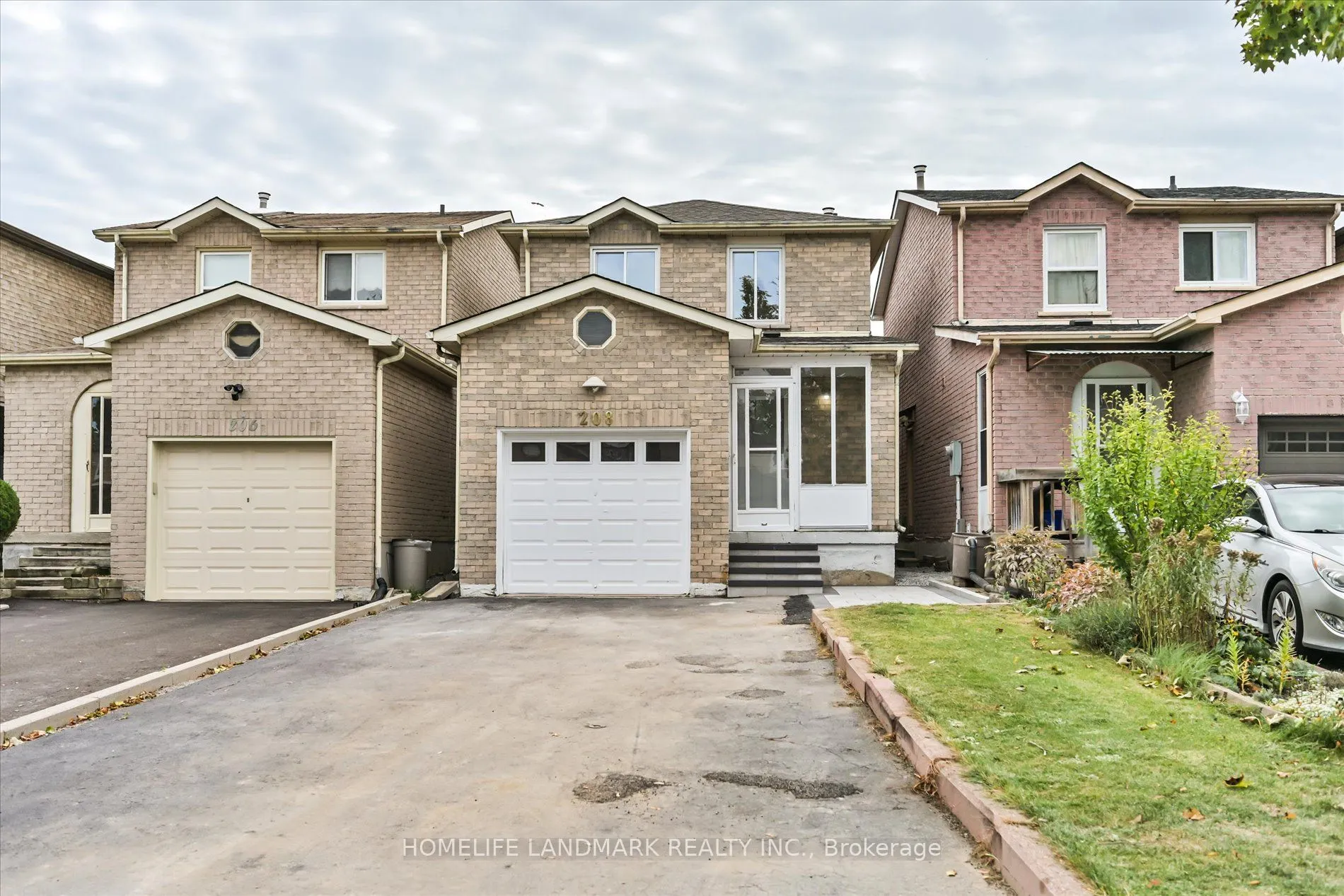208 Woodhall Road