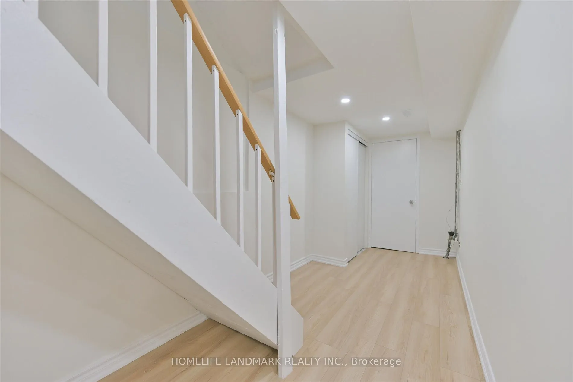 208 Woodhall Road