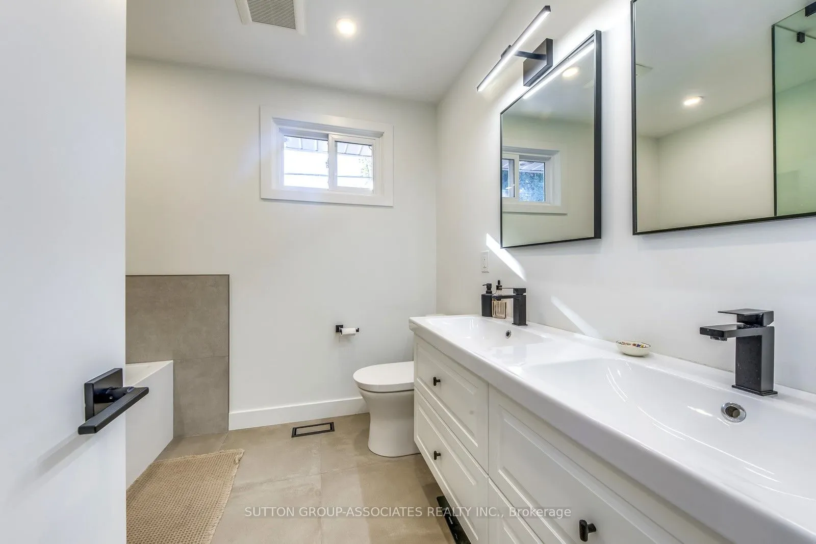 1 Laurentide Avenue