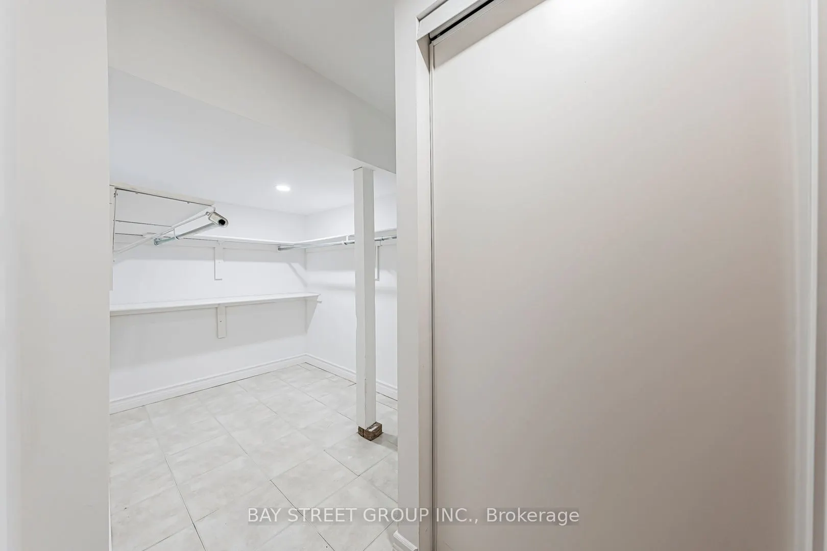 4 Sir Brandiles Place