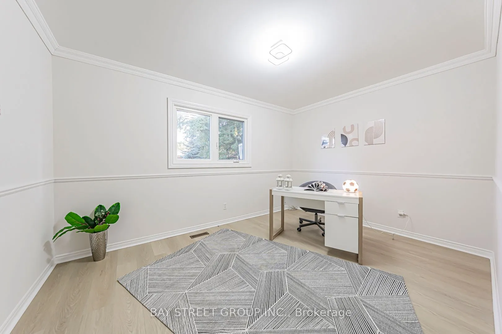4 Sir Brandiles Place