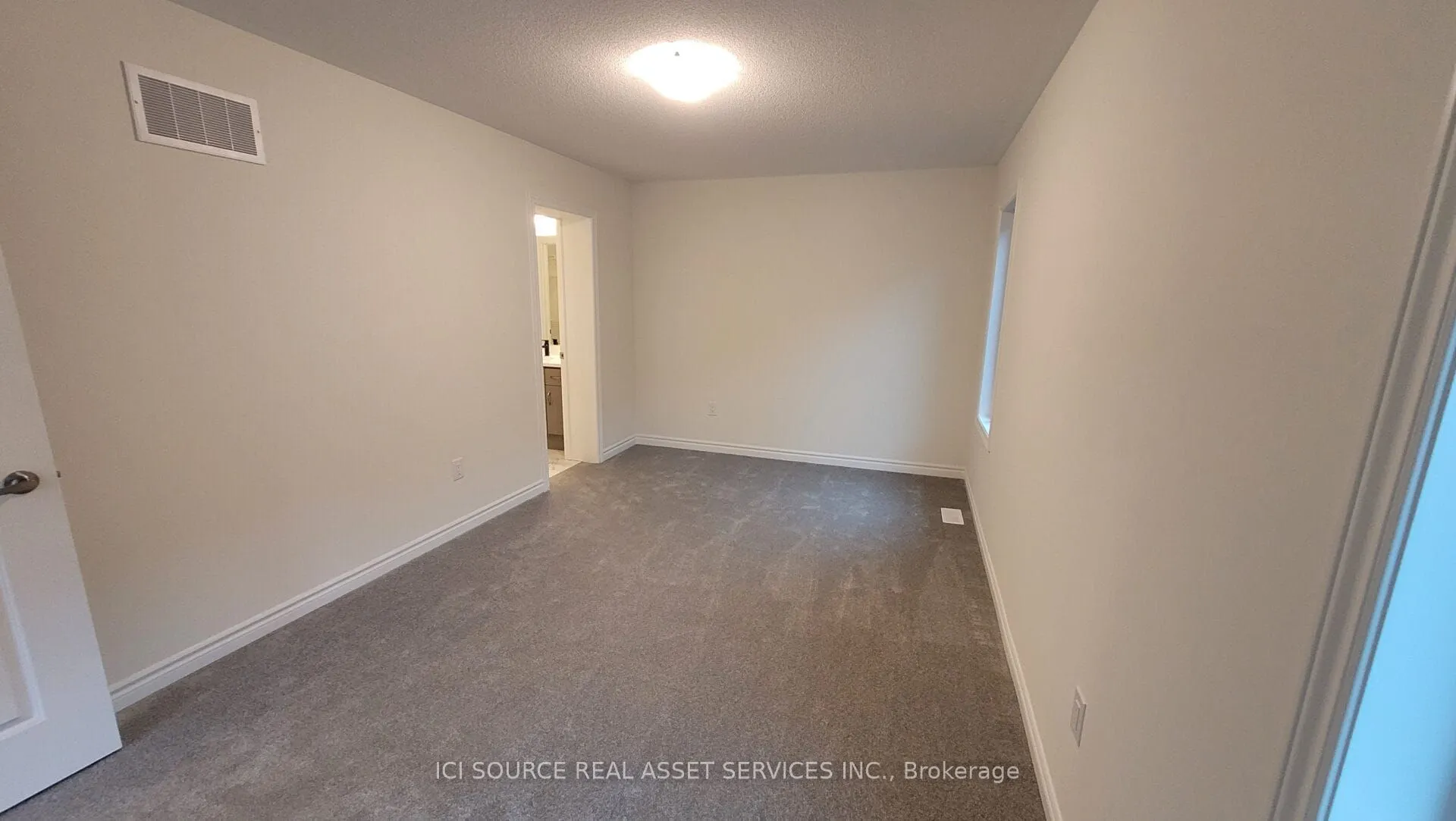 31 Thomas Frisby Jr Crescent