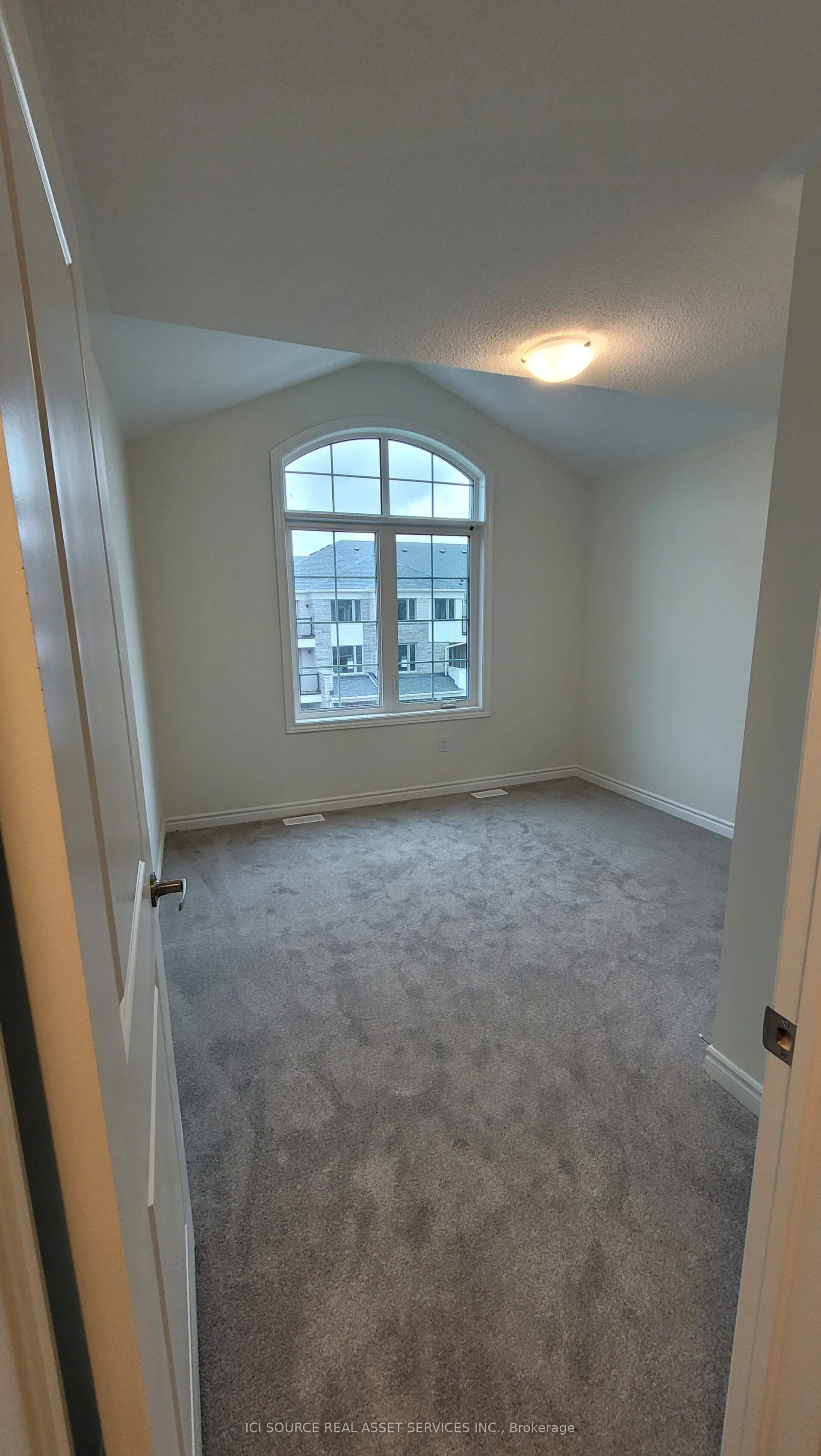 31 Thomas Frisby Jr Crescent