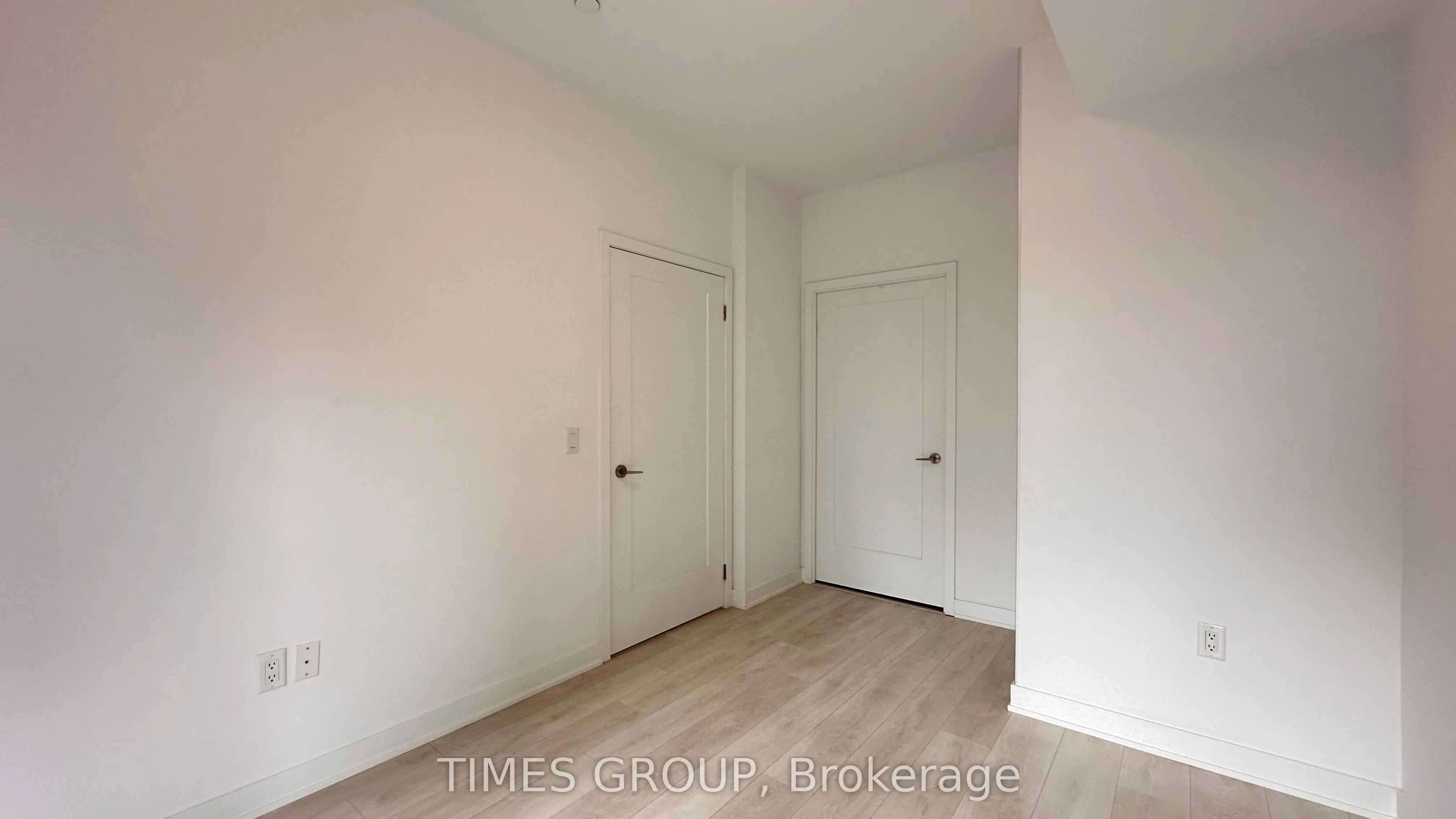 95 Oneida Crescent, #201