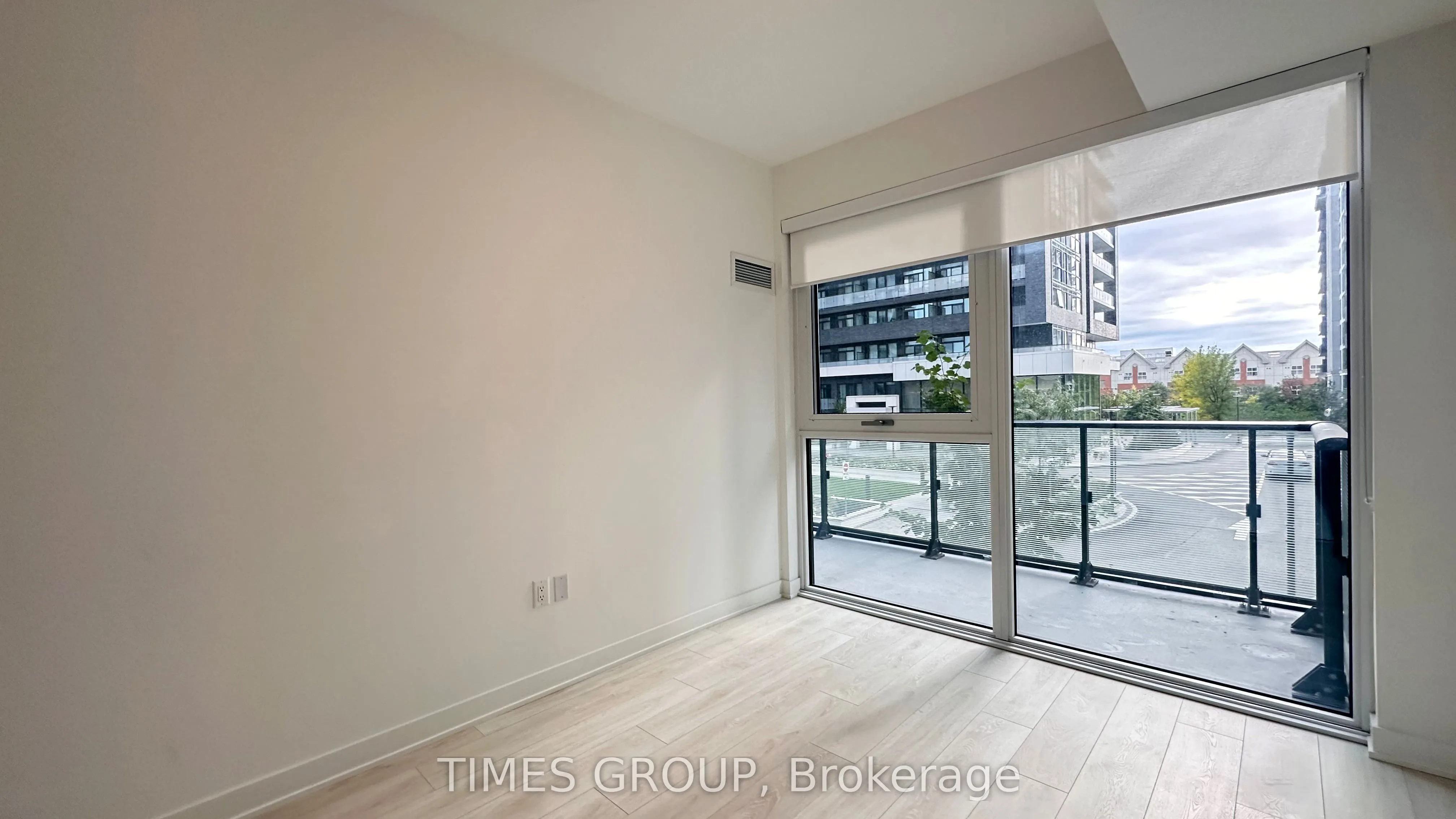 95 Oneida Crescent, #201